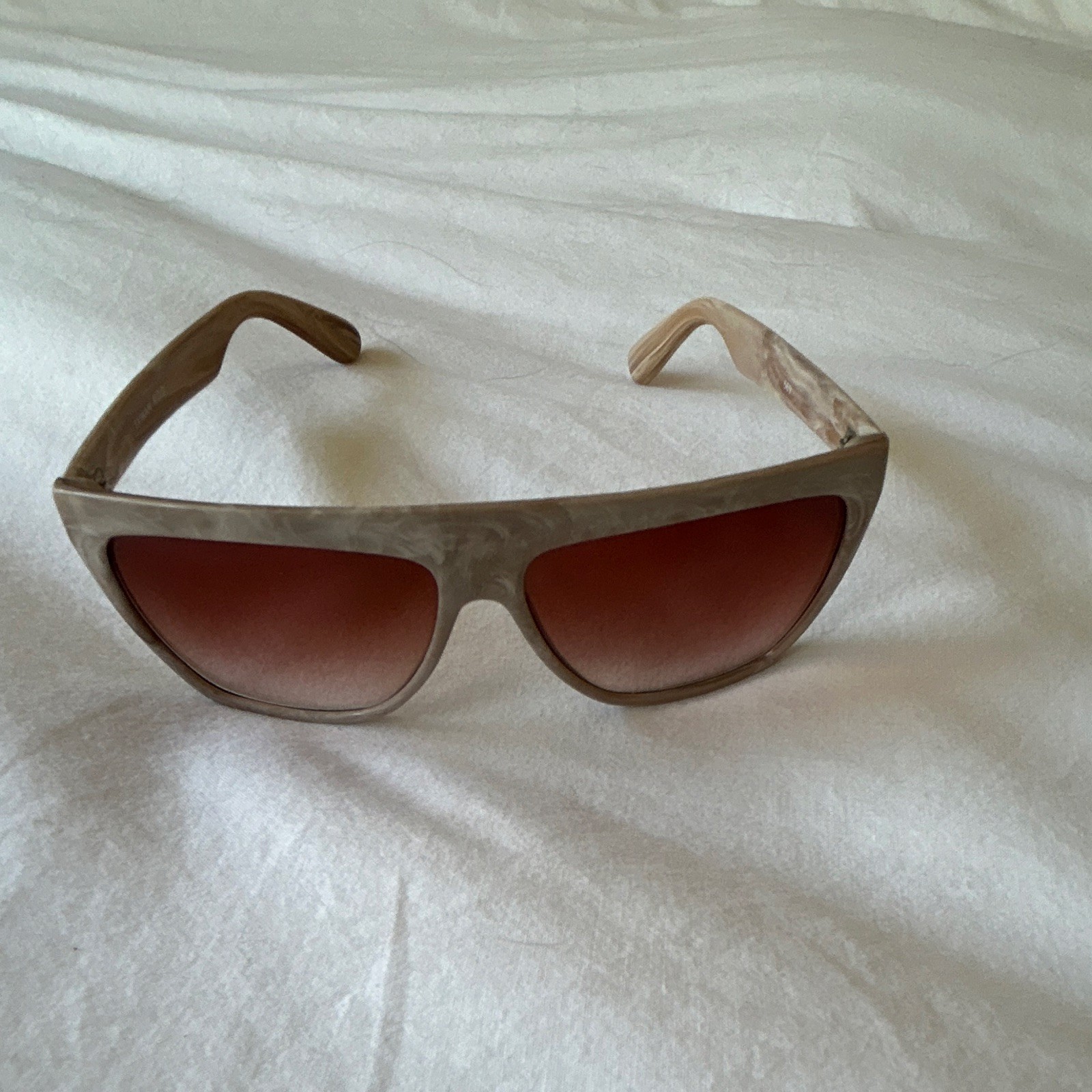 Women’s Beige Square Sunglasses Brown Gradient Tinted Lenses Lightweight