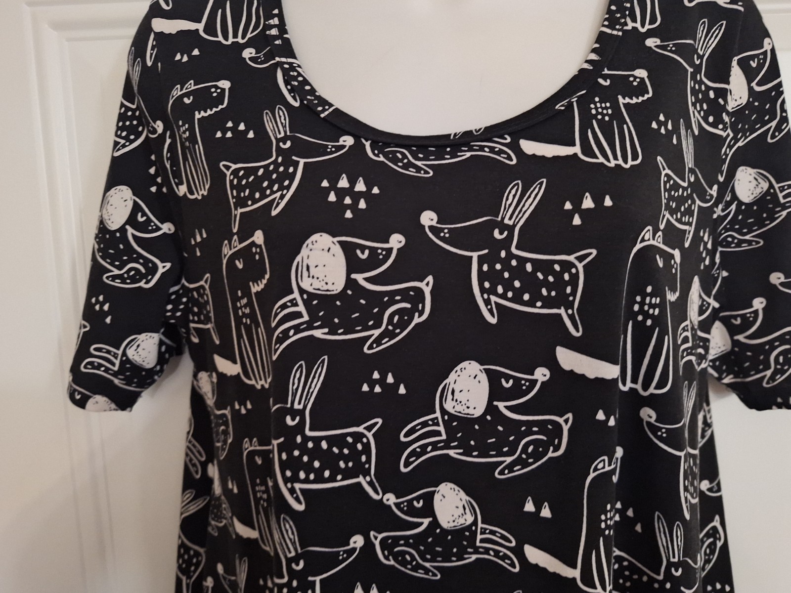 LuLaRoe Leah Black & White Swing Tunic Whimsical Animal Print Loose Fit Small