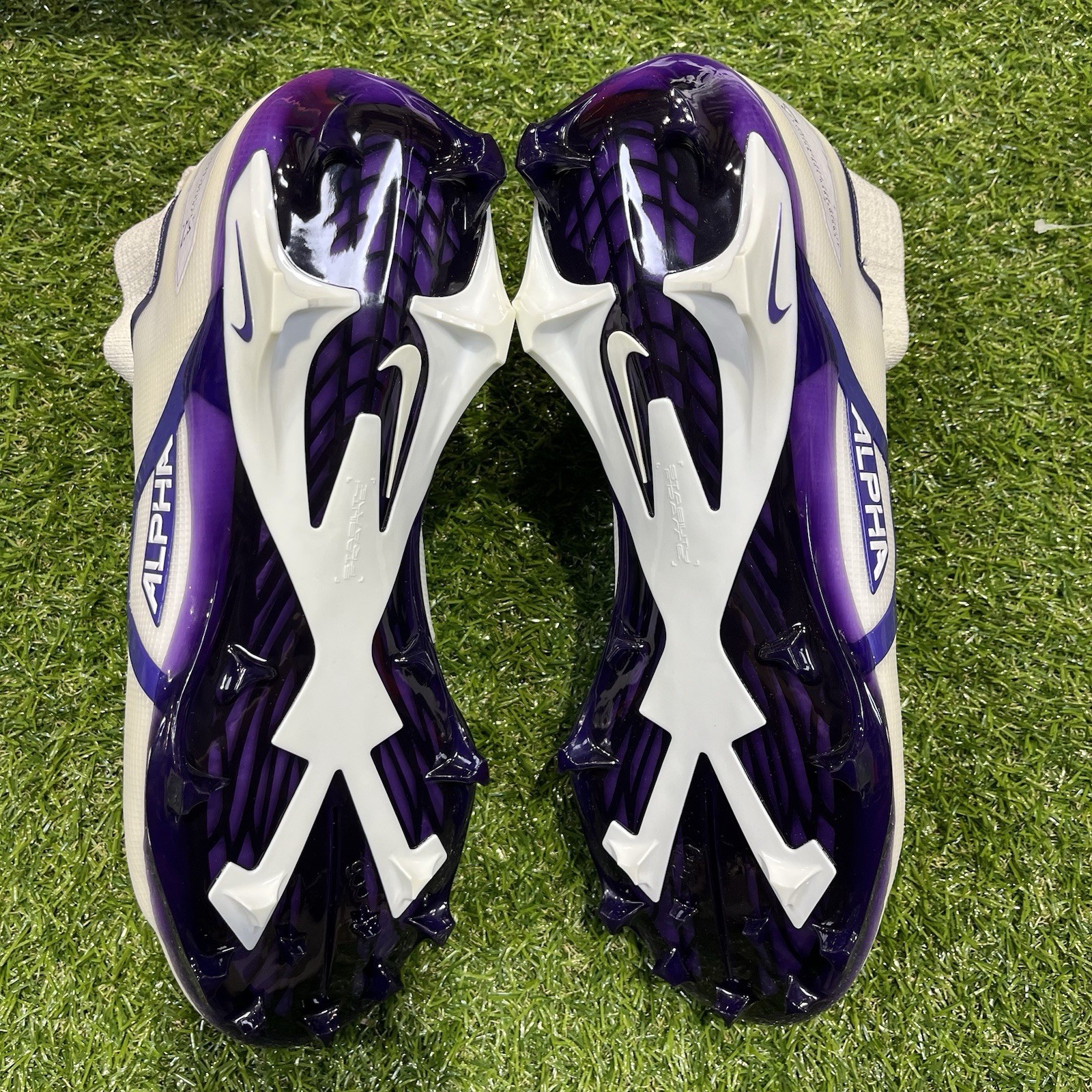 Men Size 13.5 Nike Alpha Menace Elite 3 P White/Purple Football Cleat DM1792-101