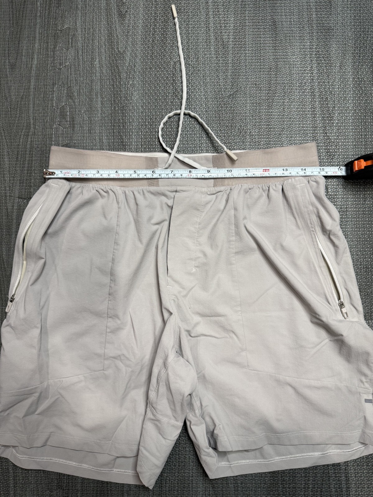 EUC – Lululemon Mens License to Train Shorts *Size MEDIUM* *Vapor Graphic*