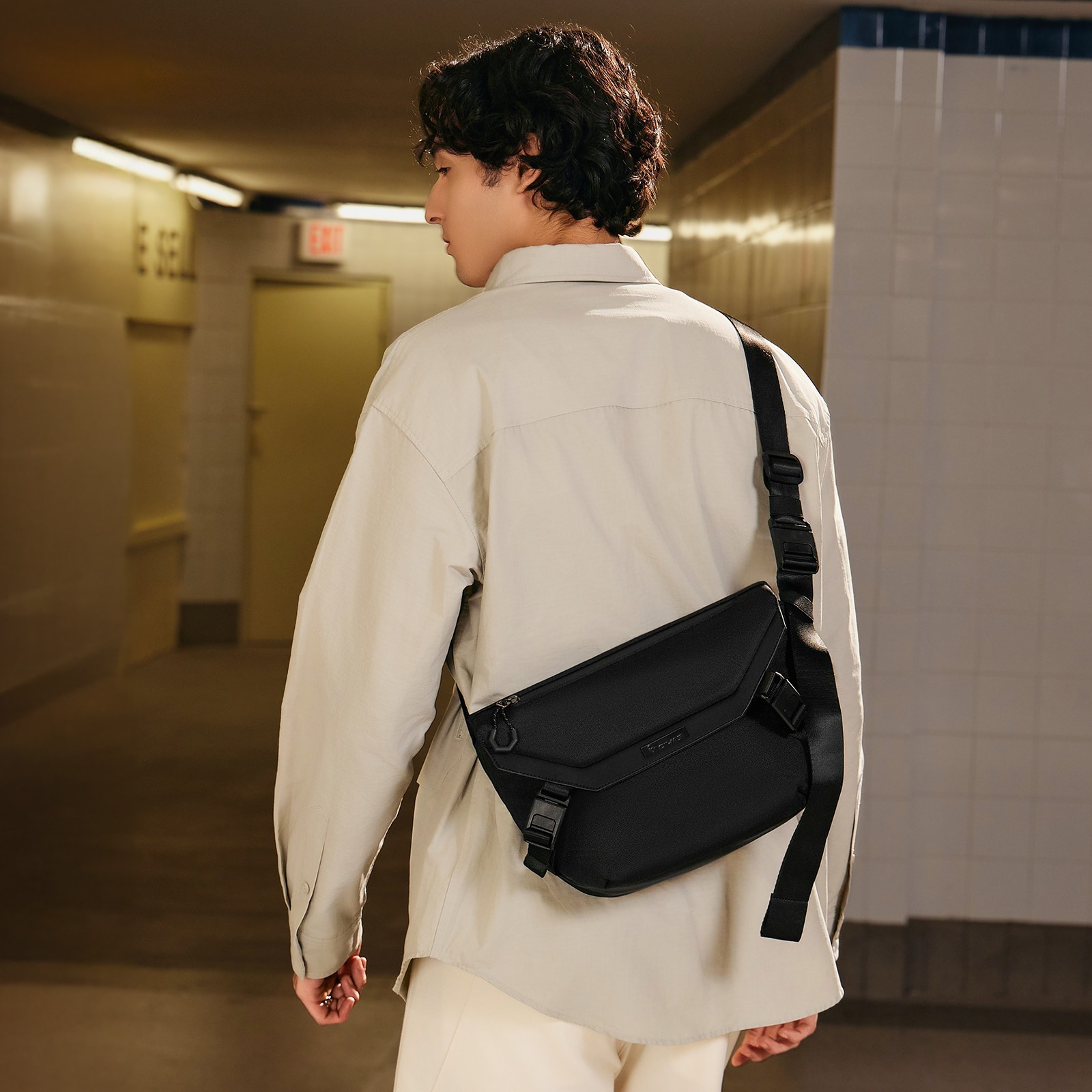 OIWAS Black Messenger Bag Men Crossbody Bag Shoulder Bag 10″ Ipad School Stachel