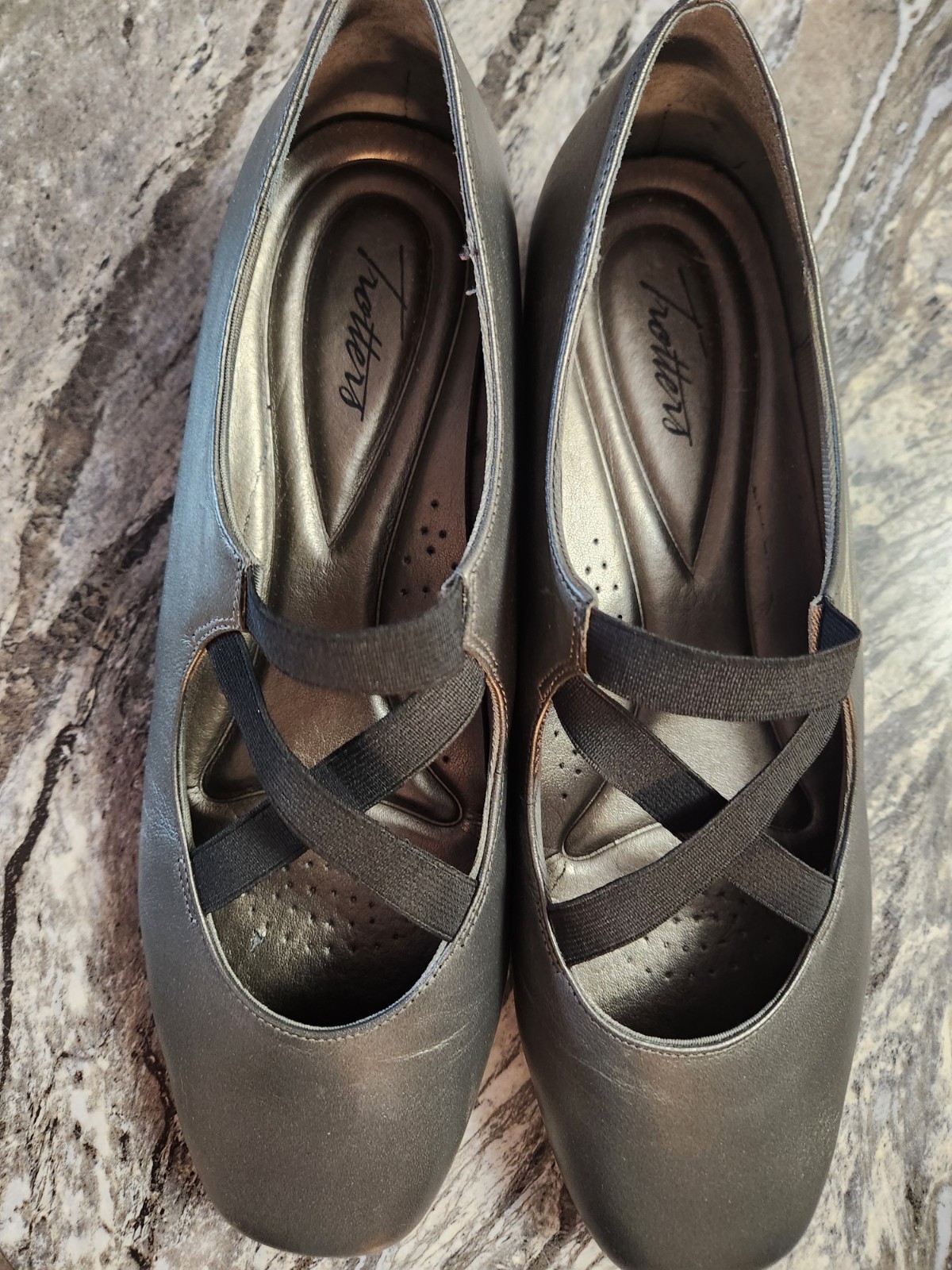 Trotter’s Size 11M Metallic Gray Ballerina Shoe. Excellent Condition.