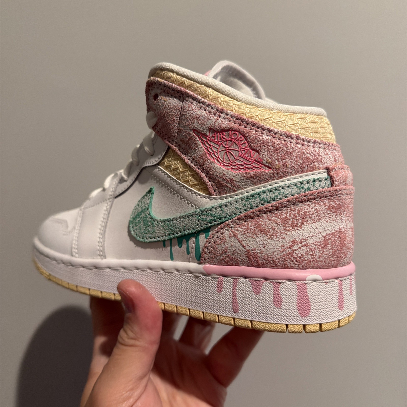 Air Jordan 1 Mid SE (GS) White/Green Glow-Arctic Punch DD1666-100 Size 4.5Y