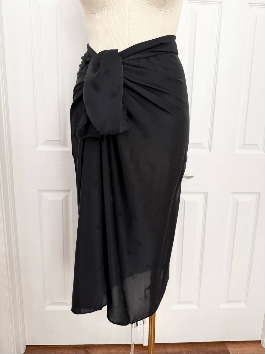 Tommy Bahama Washable Silk Tonal Jacquard Pinapple Palm Tree Pareo Wrap NWT