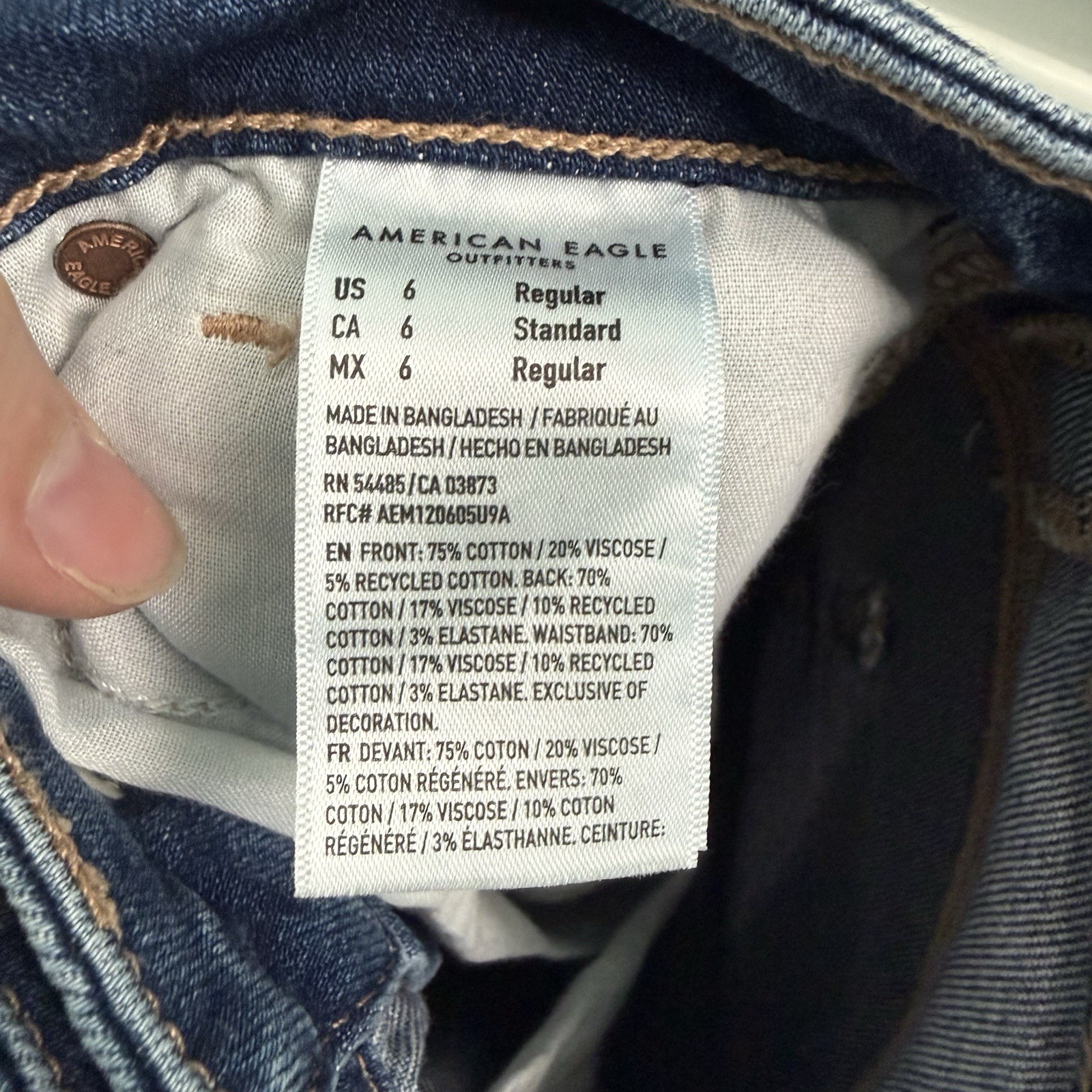 NEW American Eagle Women’s Size 6 Regular Strigid Mom Jeans Blue Denim