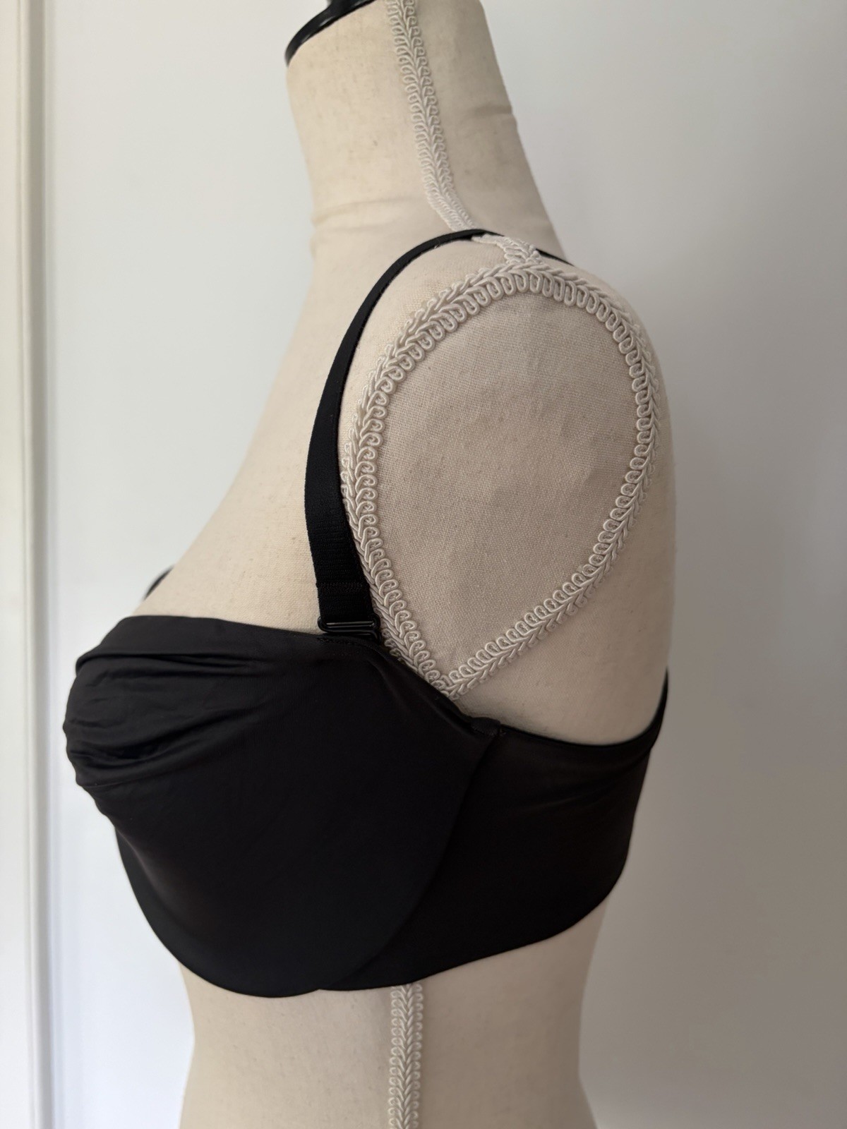 NWT~SKIMS SMOOTHING UNLINED STRAPLESS BRA~ONYX BLACK~SIZE 36DD~BA-BAN-2607