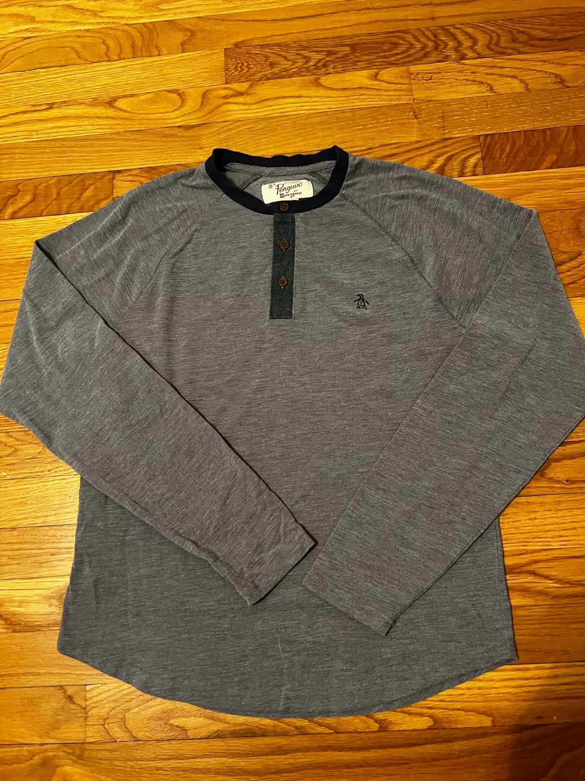 Penguin Munsingwear long-sleeve henley gray marl fabric 3-button placket Men’s M