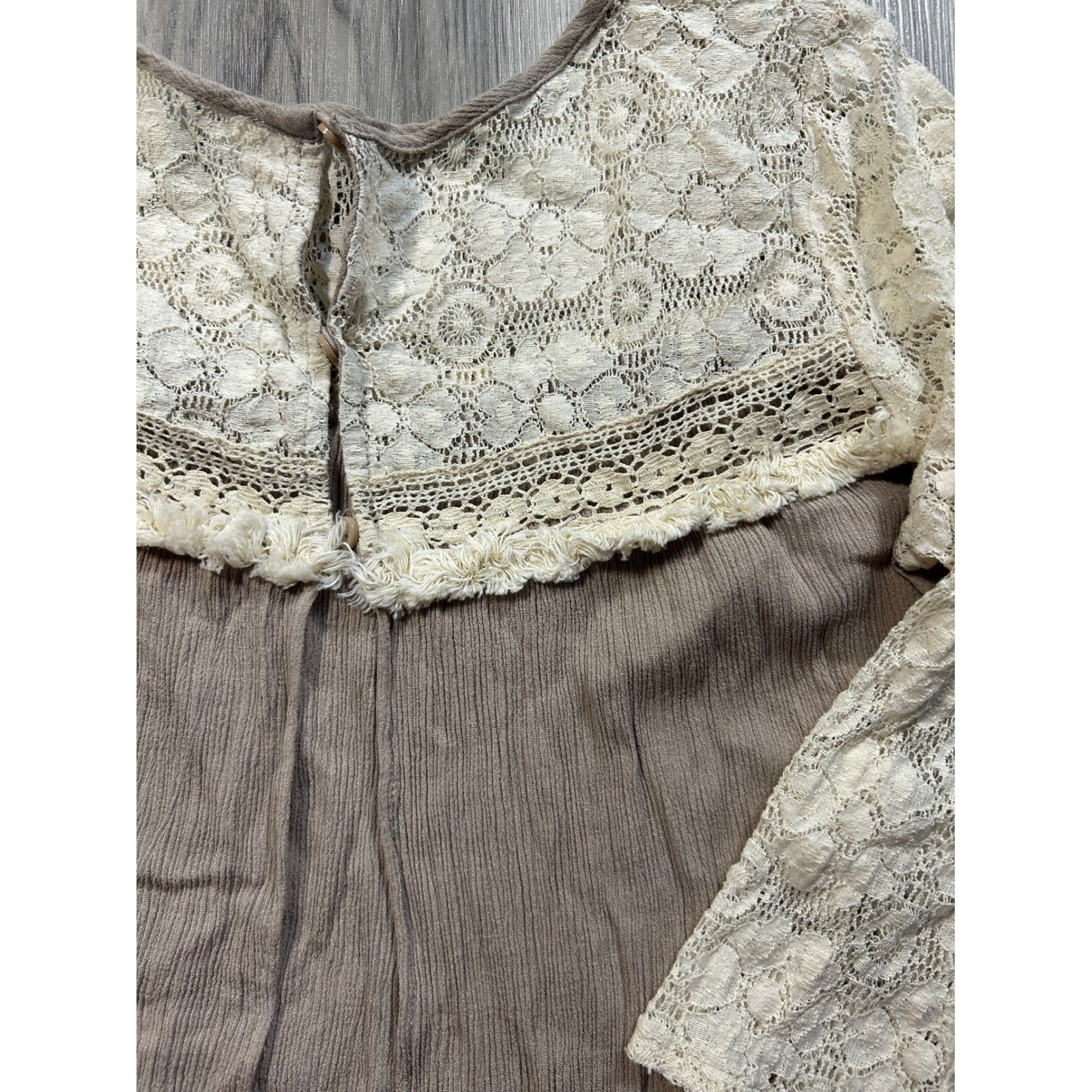 Umgee USA Boho Lace Trimmed Top Beige Women’s Size S boho fringe crochet open