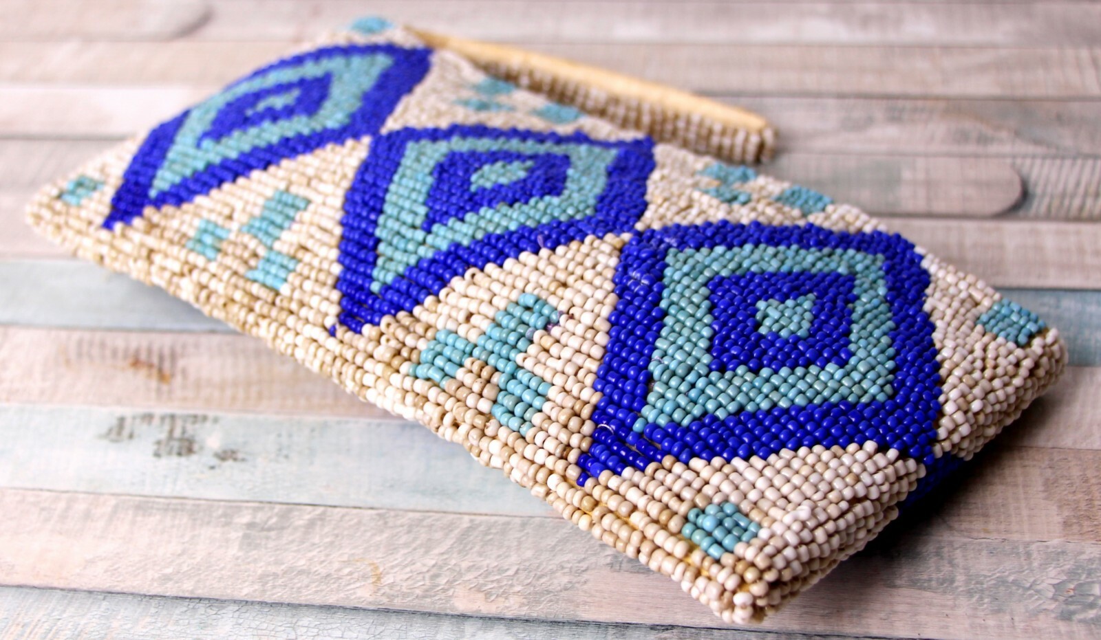 VINTAGE 4 3/4″x9″ BEADWORK BEIGE BLUE WHITE ZIP TOP SMALL LINED CLUTCH WRISTLET