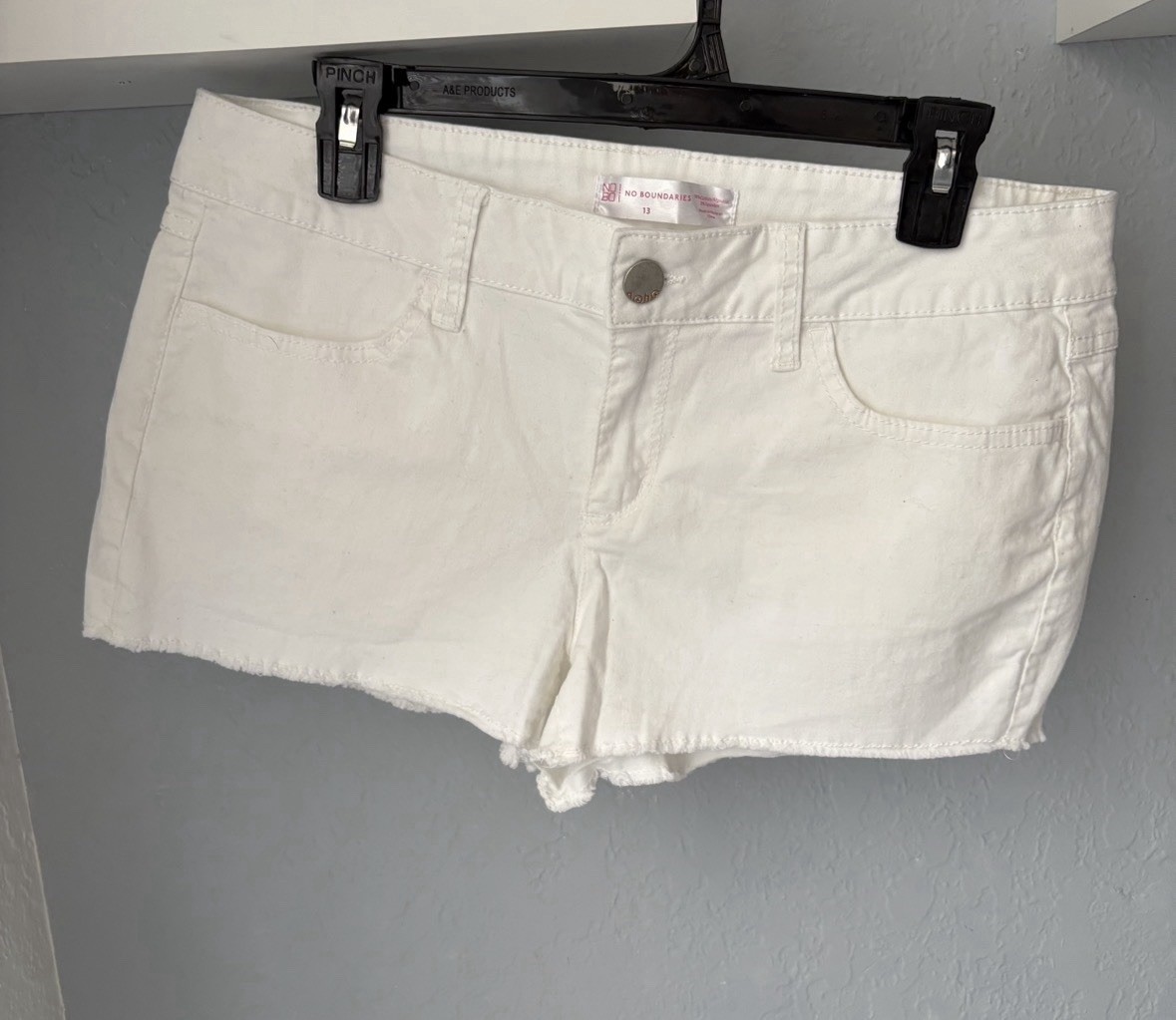 No Boundaries White Denim Shorts Size L (13) Frayed Hem Summer Jean Shorts