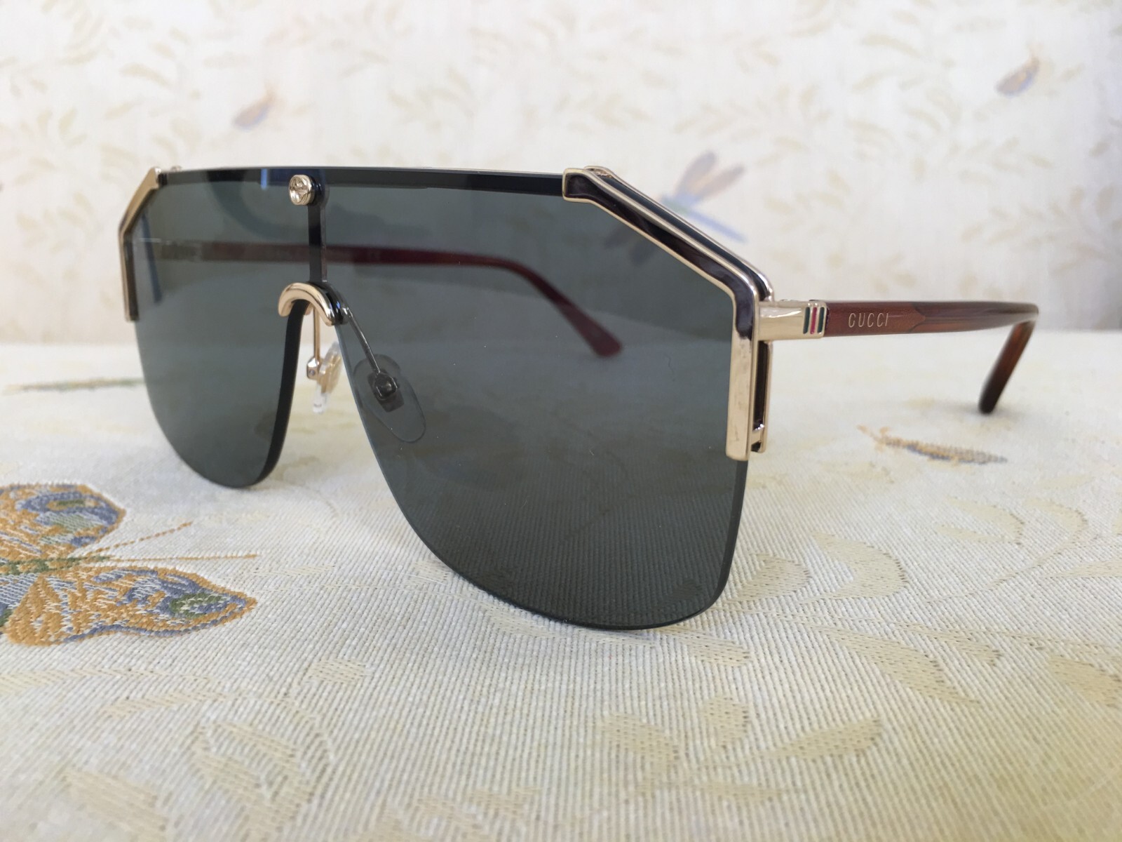 Authentic New Gucci GG0291S Gold / Grey Lens Shield Sunglasses 100% UV