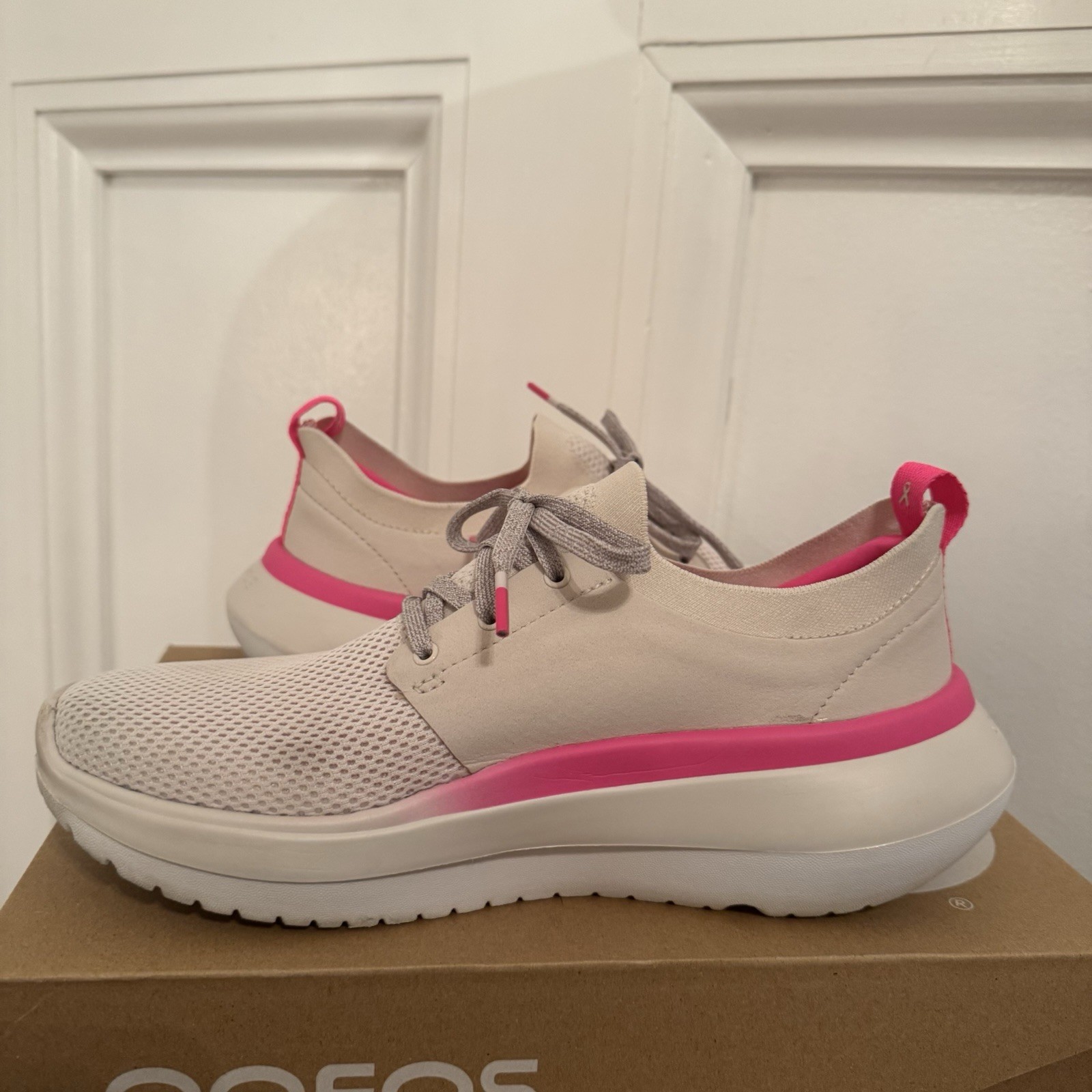 OOFOS OOmy Stride White Mesh Recovery Foam Sneakers Women’s Sz 8 Shoes Pink