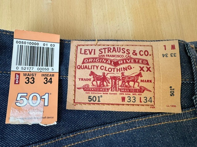 Levi’s Men’s 501 Original Shrink to Fit Denim Button Fly Classic Rise Jeans