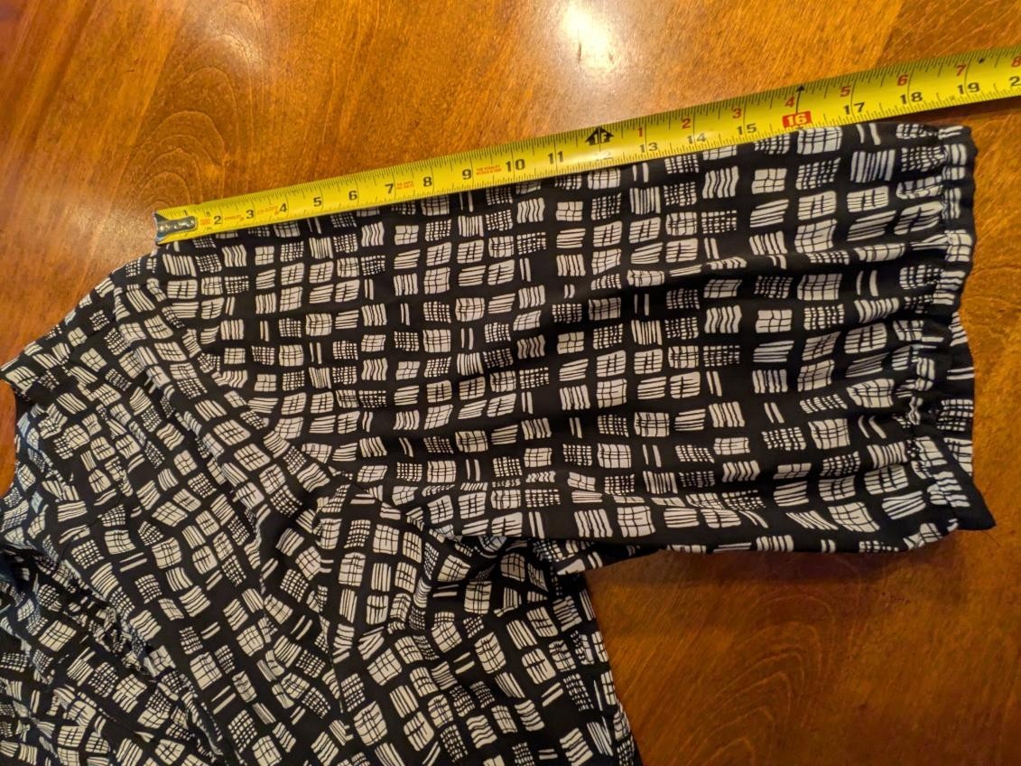 Maggie Barnes Size 4X Black White Grid Print Blouse Tunic V-Neck