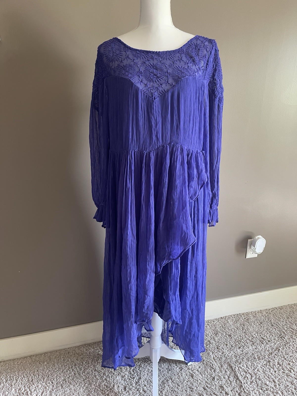 Sundance Woman’s Embroidered Long Ruffle Purple NWT Chiffon Maxi Dress Medium