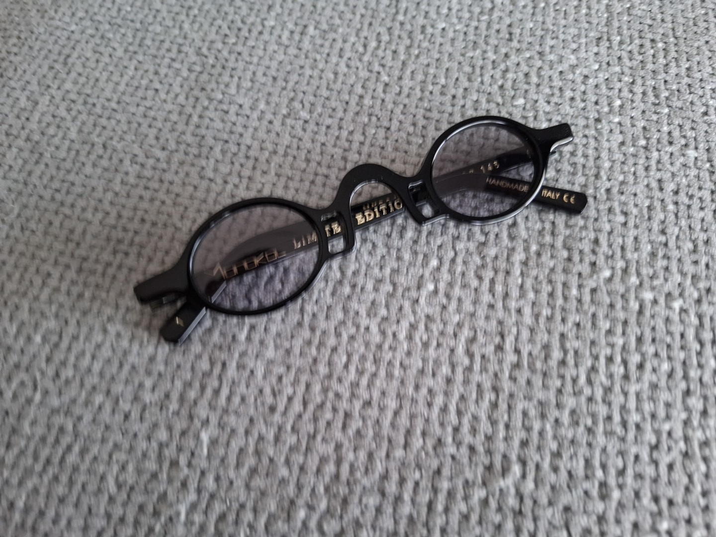 Monokol Oval Minimal Sunglasses MK200 C01 COLOR Shinny Black Gray Lenses 38-37
