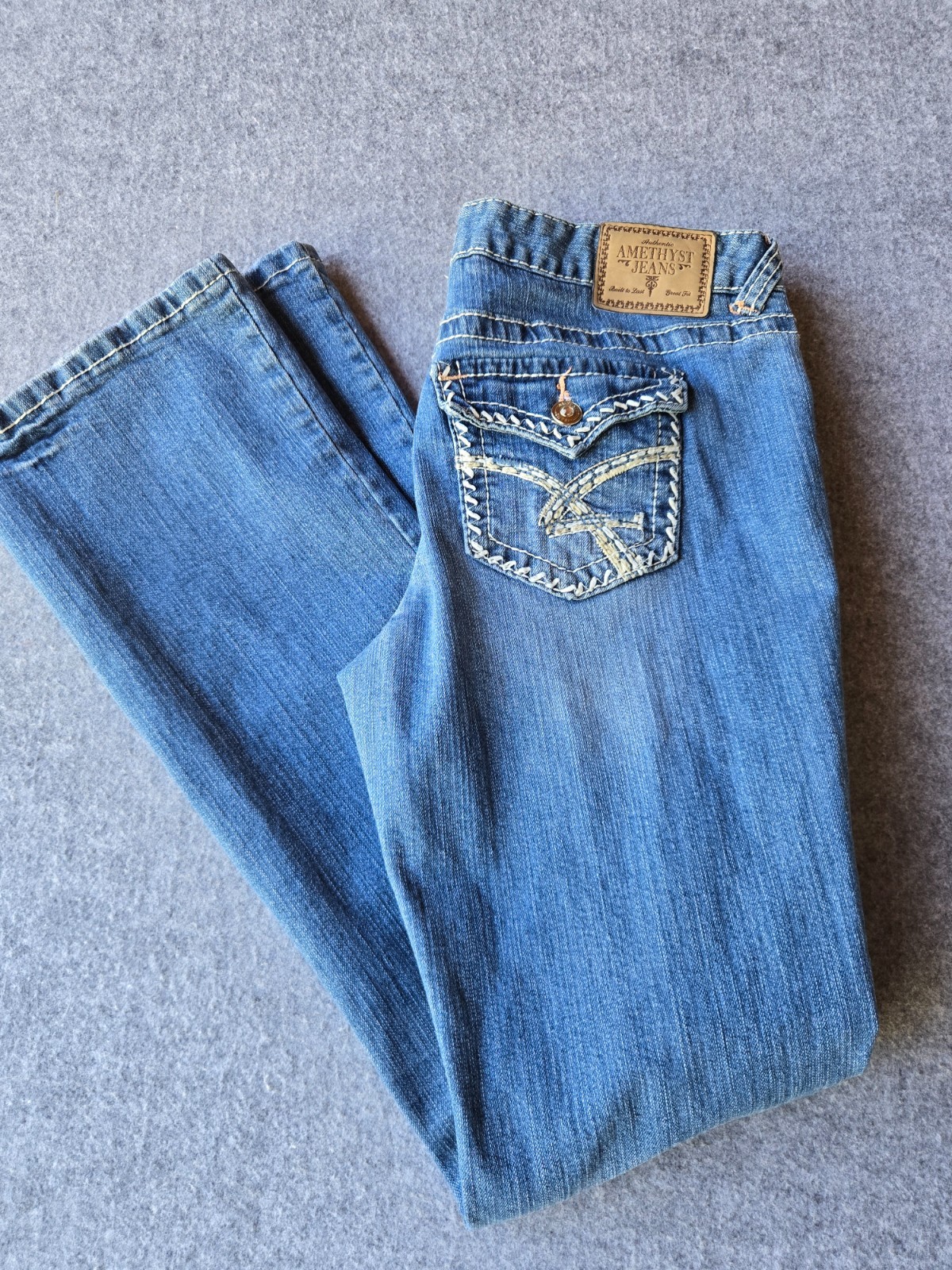 Amethyst Jeans Women’s Low-Rise Bootcut Stretch Distressed Size 9 (31″x31″)