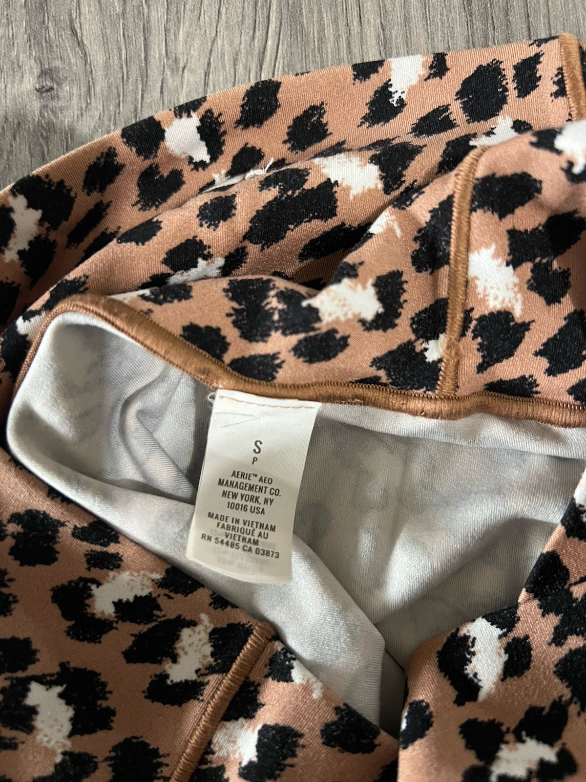Aerie Chill. Play. Move. High Rise Cross Waist Leggings Leopard Print Size S