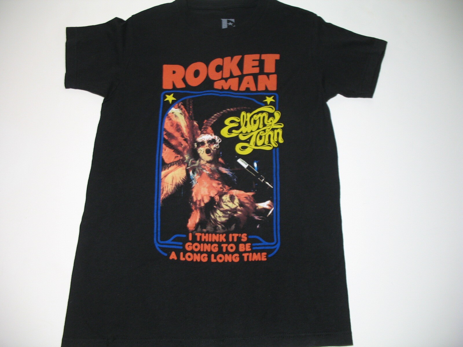 Elton John Rocket Man T-Shirt Mens Small Elton Performing on Stage