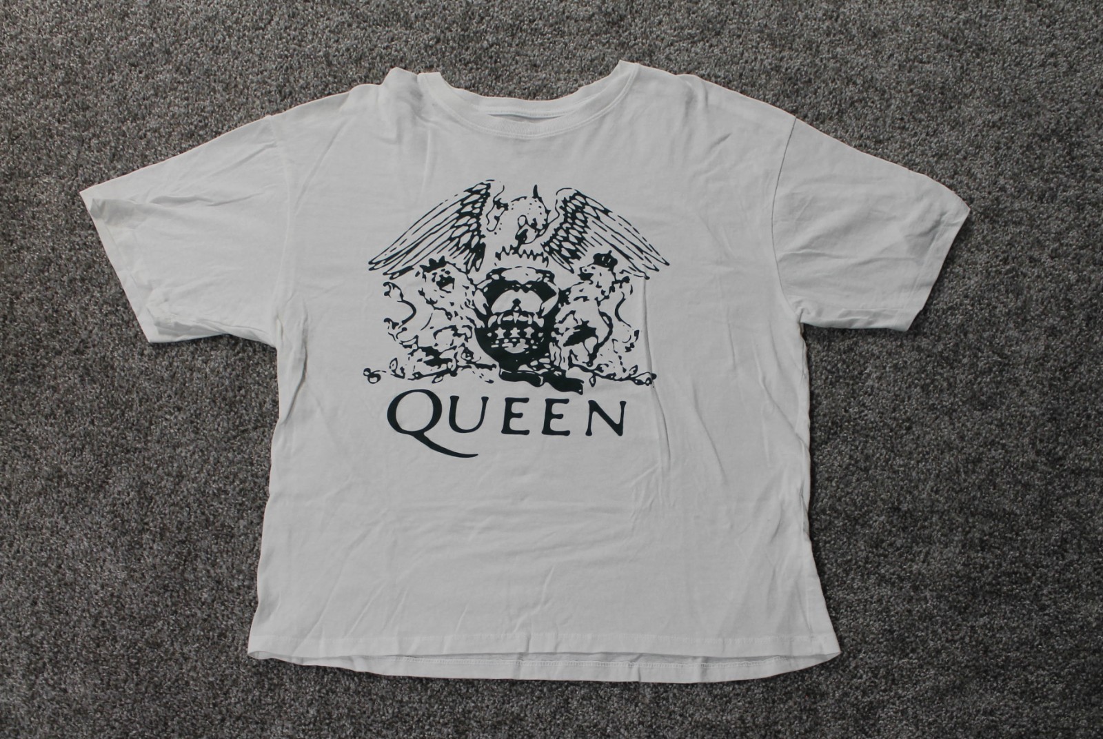 Modern Queen Official Merch Graphic Short Sleeve Tee Size M