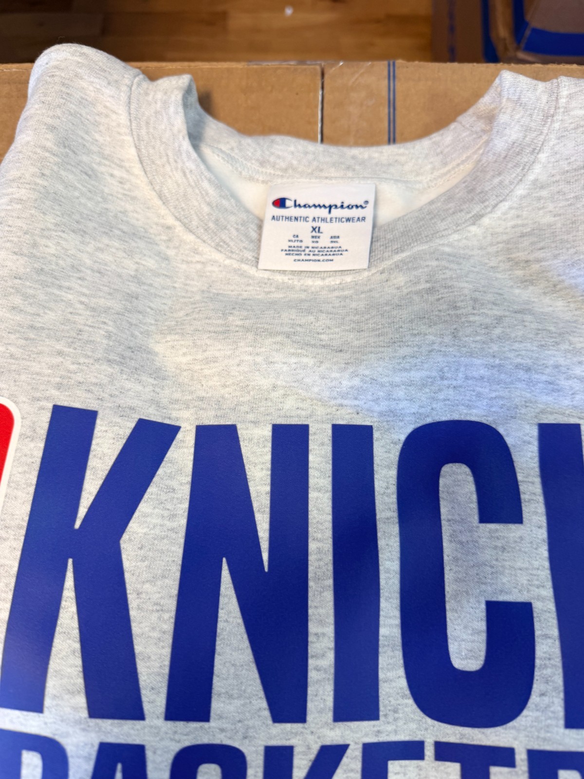 Knicks Basketball Sweatshirt Friends Champion Adult XL