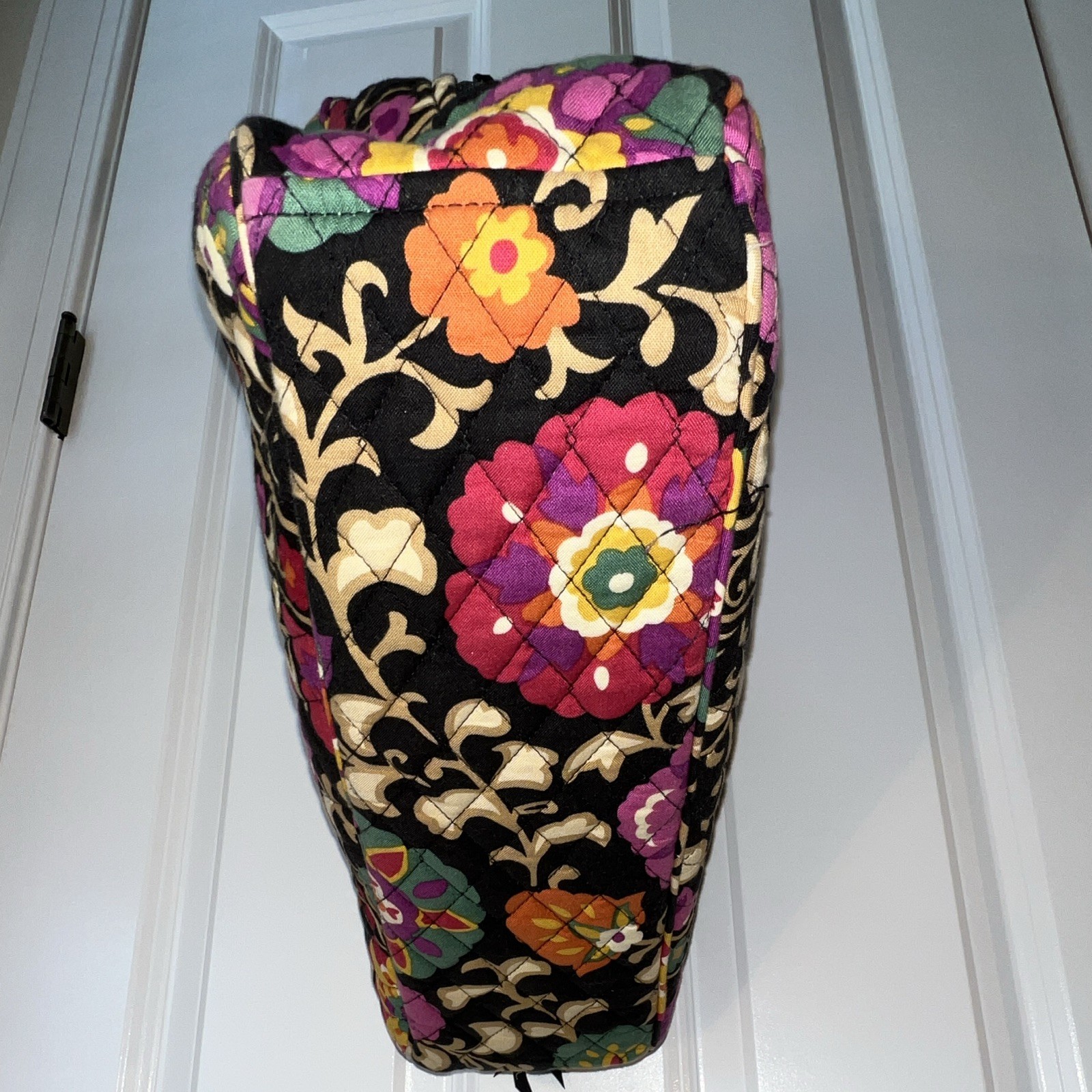 Vera Bradley Large Floral Shoulder Bag Black Multicolor Lined Inner Pockets Zip