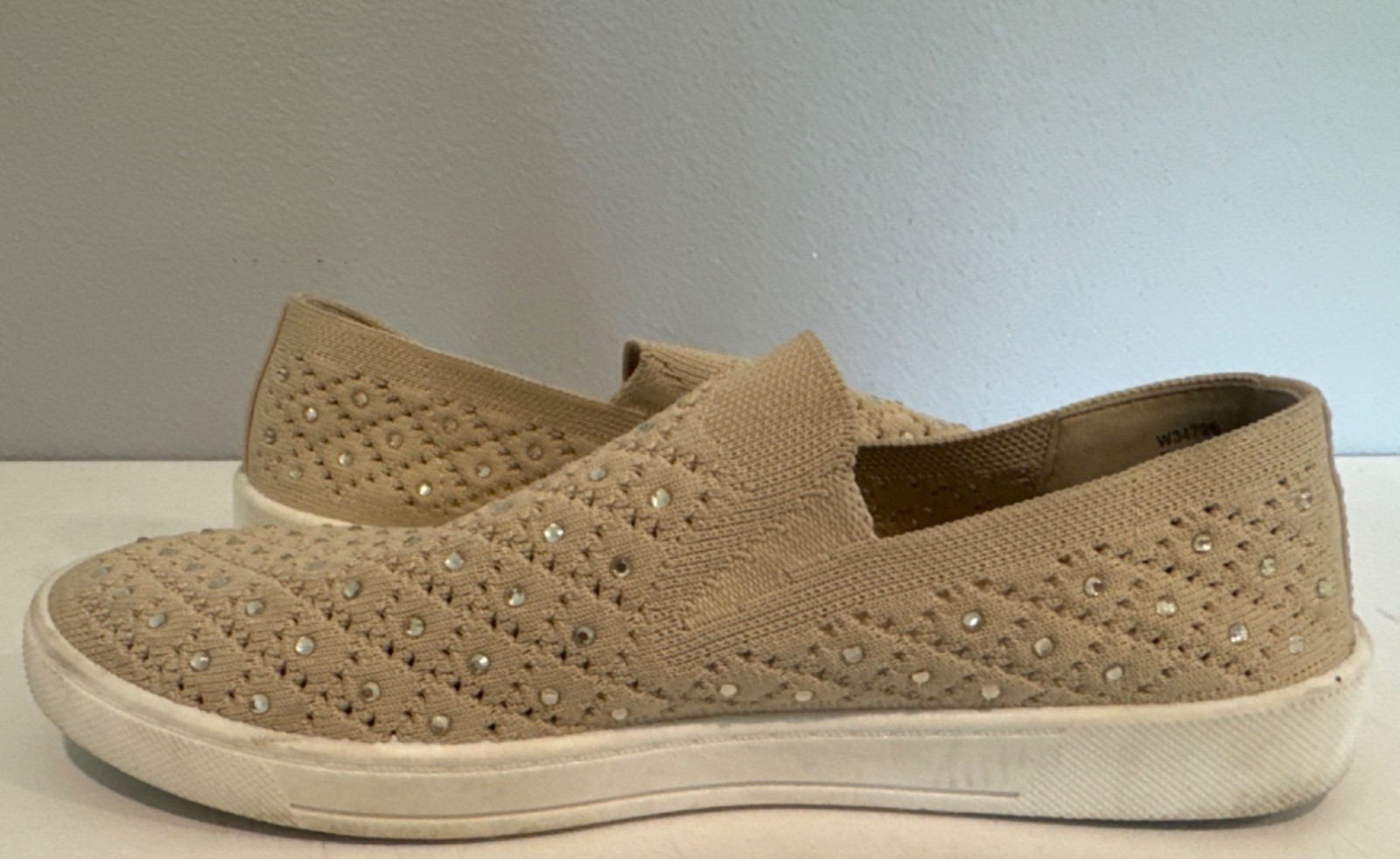 White Mountain Womens Pull-On Sneakers 7M Beige Bling Knit Stretch Modern Casual