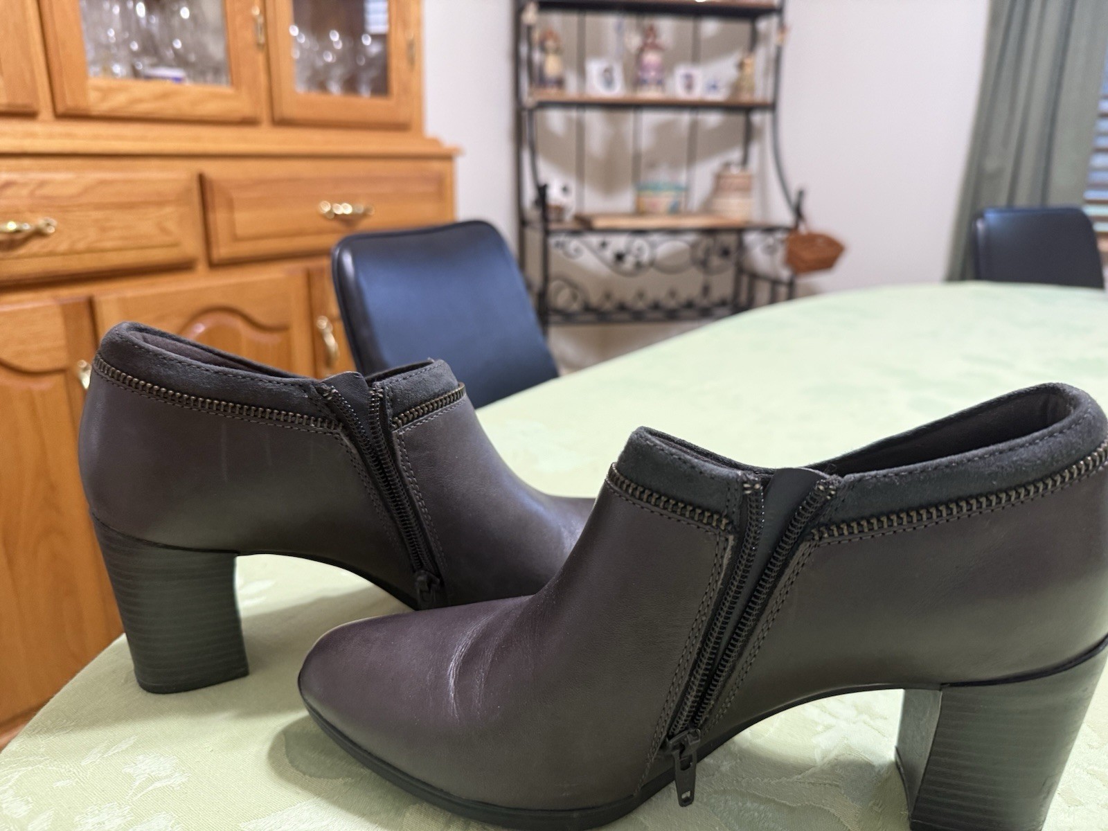 Clarks Gray Leather Booties Women’s 9 Side Zip Wrap Clog Heels Shoes