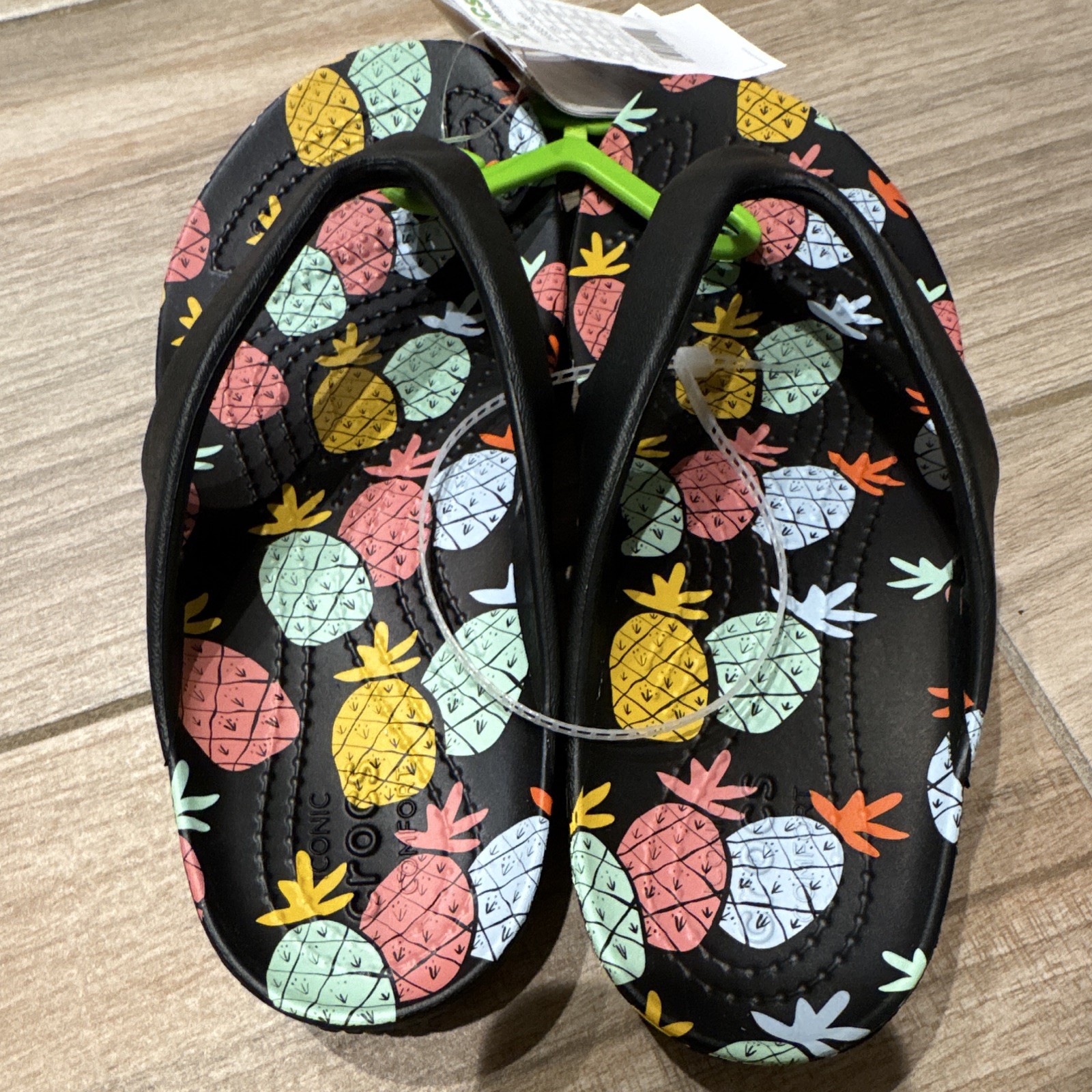 Crocs Kadee II Pineapple Pattern Flip Flop Sandals Black Multi Green Women 6