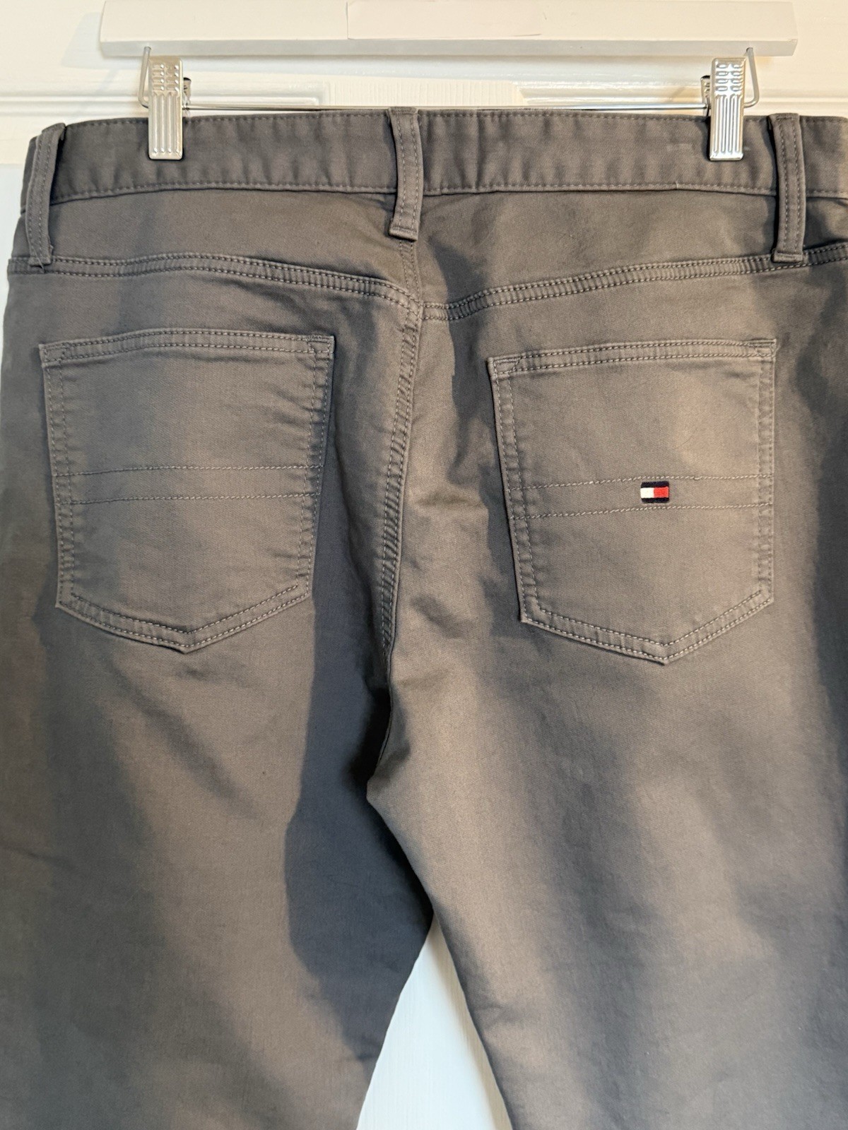 Tommy Hilfiger TH Flex Men’s Slim Flat Front Chino Pants Gray 34×32 Preppy