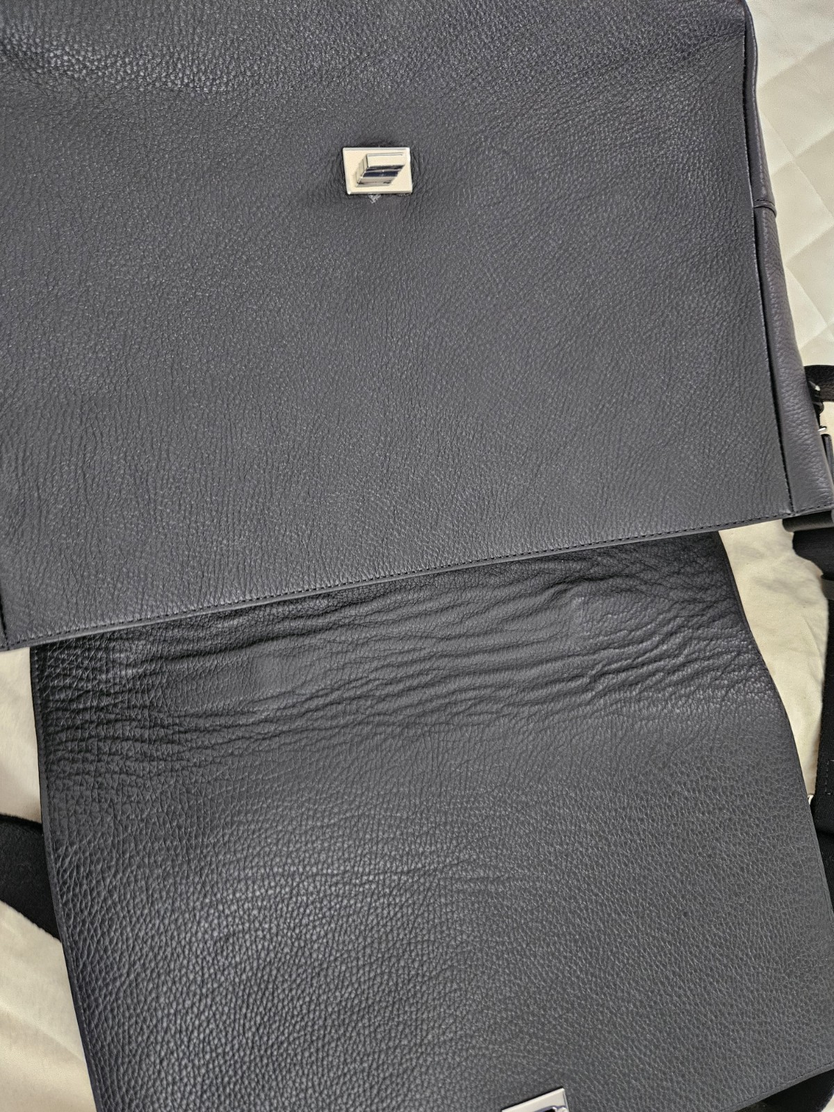 Shinola Black Large Men’s Messenger Bag Push Lock, Adjustable Strap Pockets