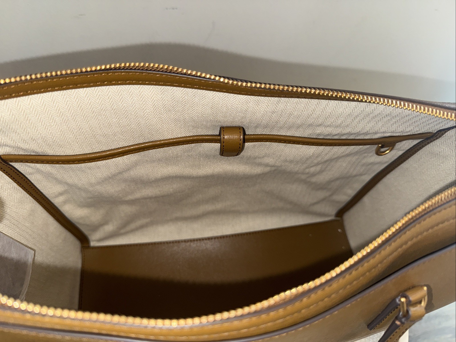 Tory Burch Robinson Tote Pebbled Leather In Bistro Brown – 143240