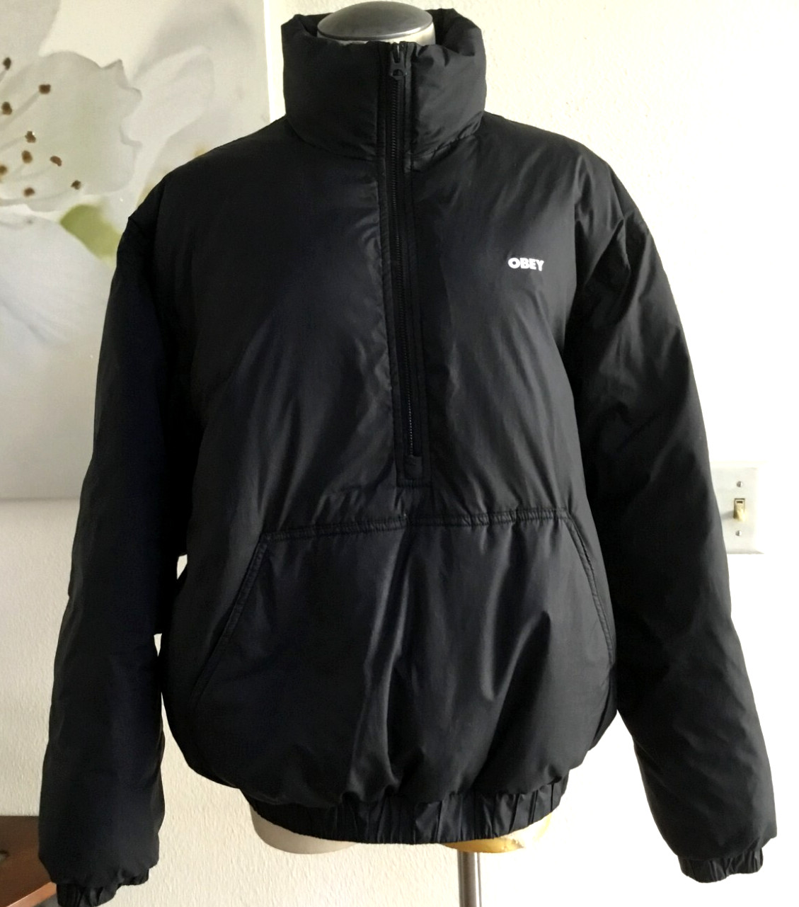 OBEY Cropped Puffer Jacket Half Zipper Quilted Logo Kangaroo Pockets Blk S