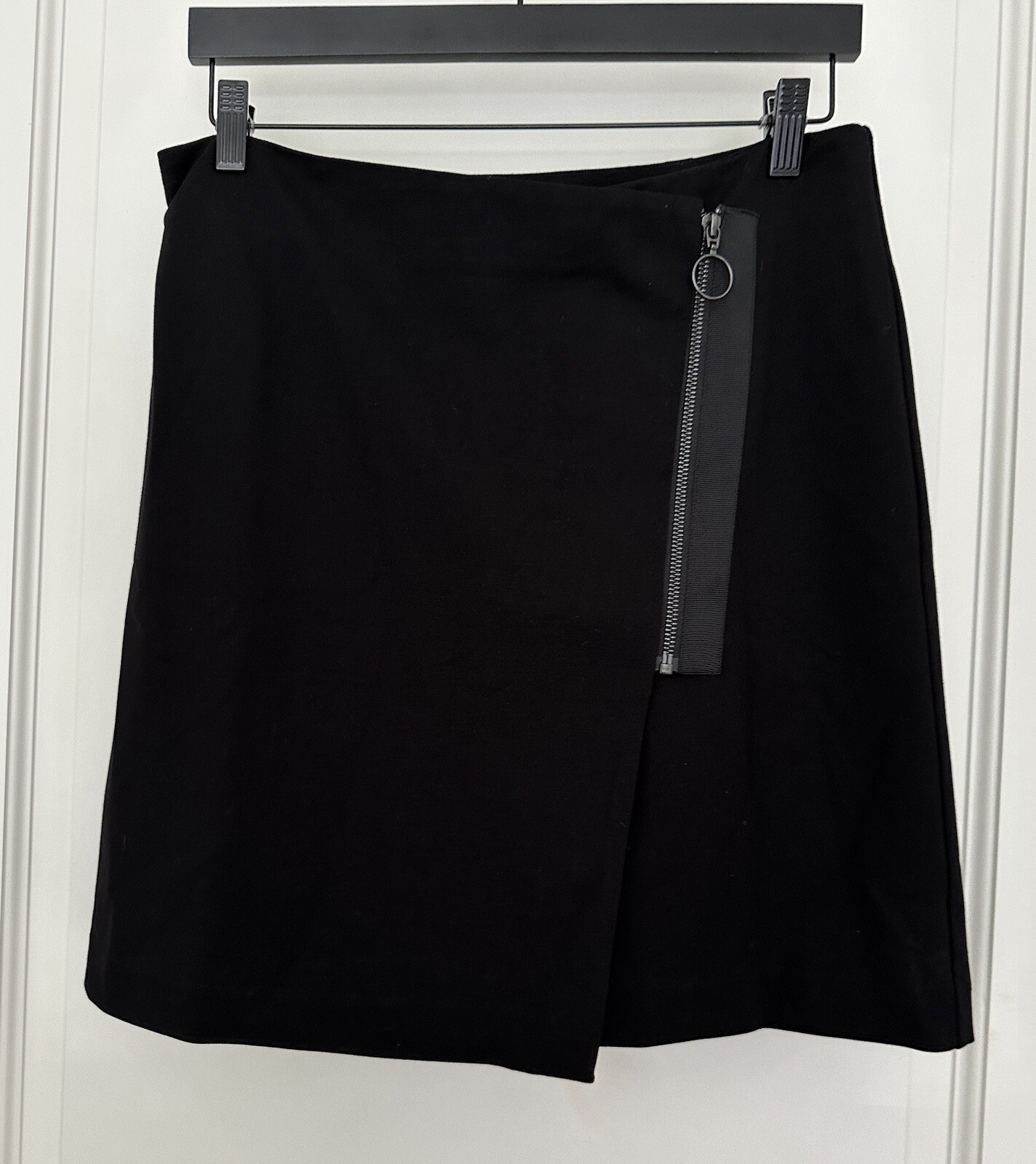 J.McLaughlin A-line silhouette Mini length front zip detail size 10