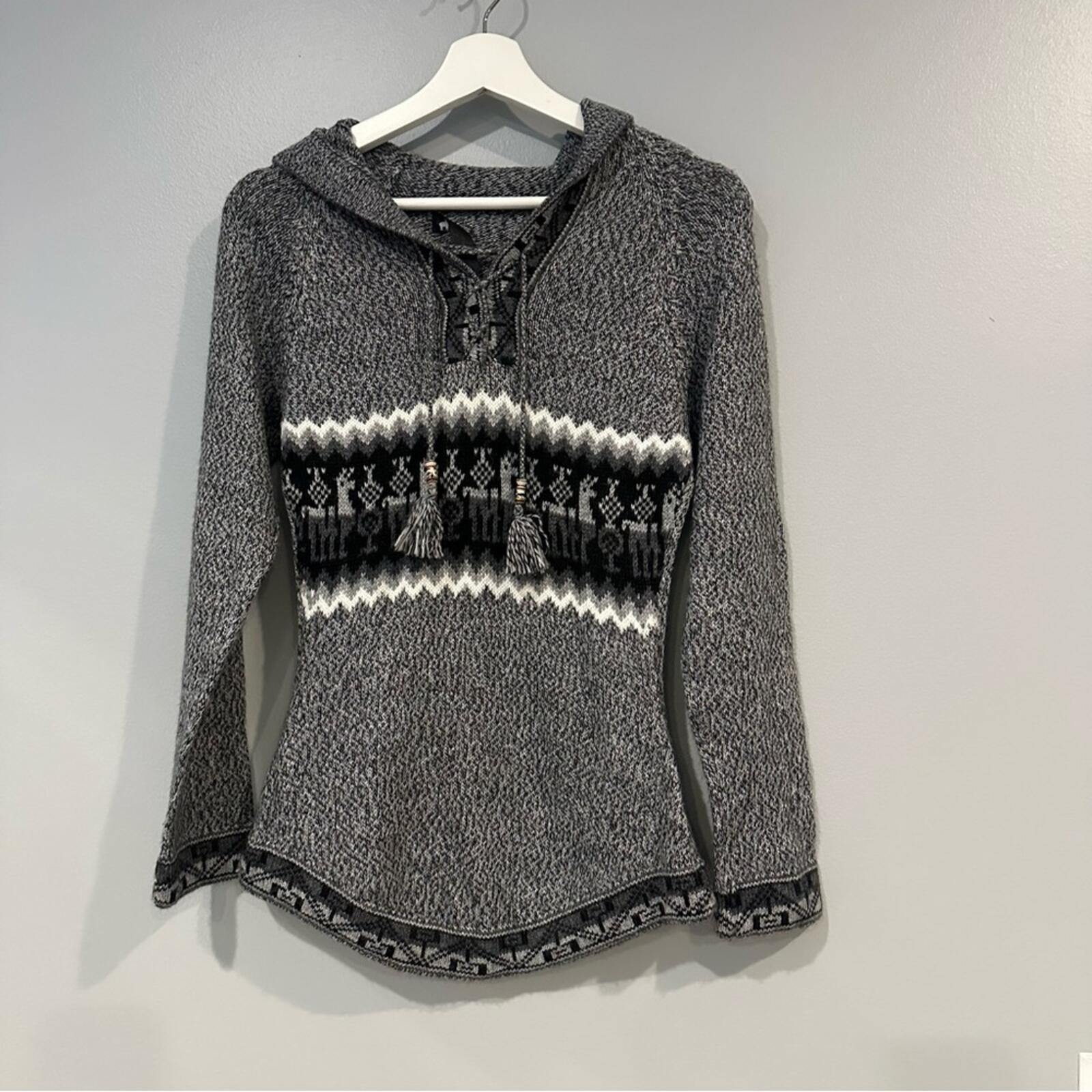 Tejidos Quiro Women’s Alpaca Hooded Sweater in Gray