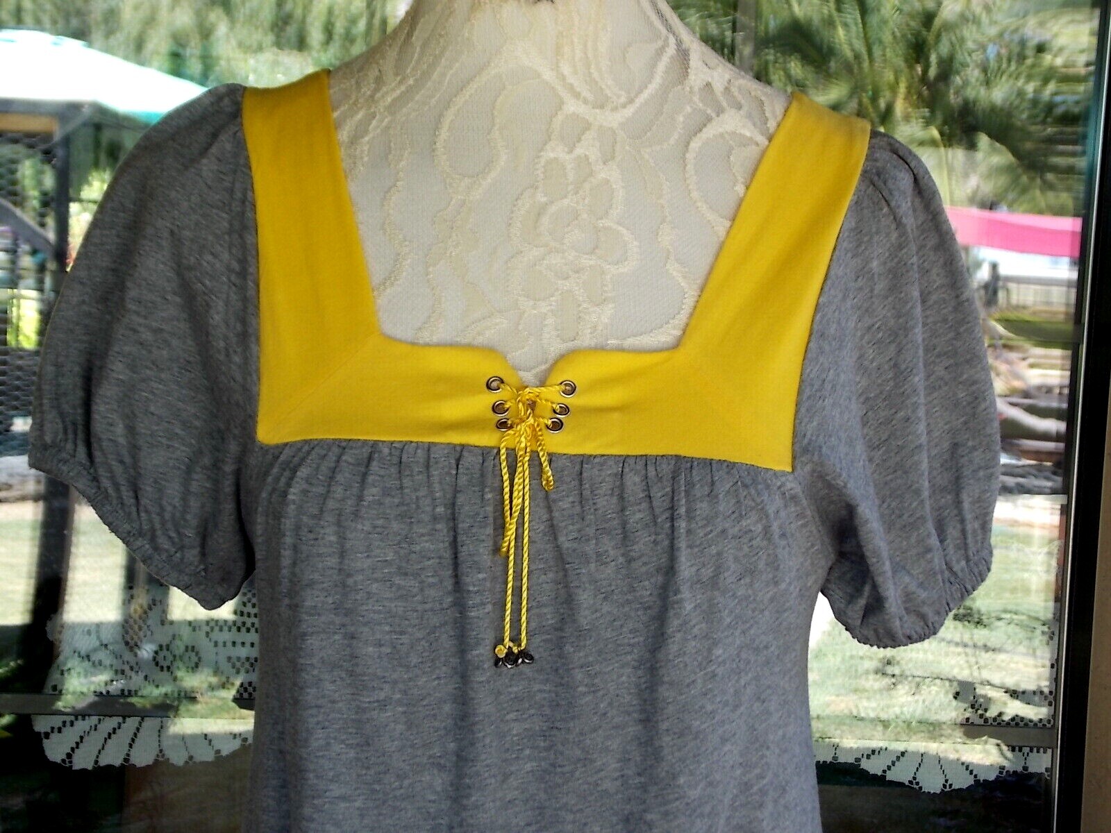 Babydoll Style Short Sleeve Ruffle Trim Derek Heart Shirt Sz S, M 34-36″ Bust