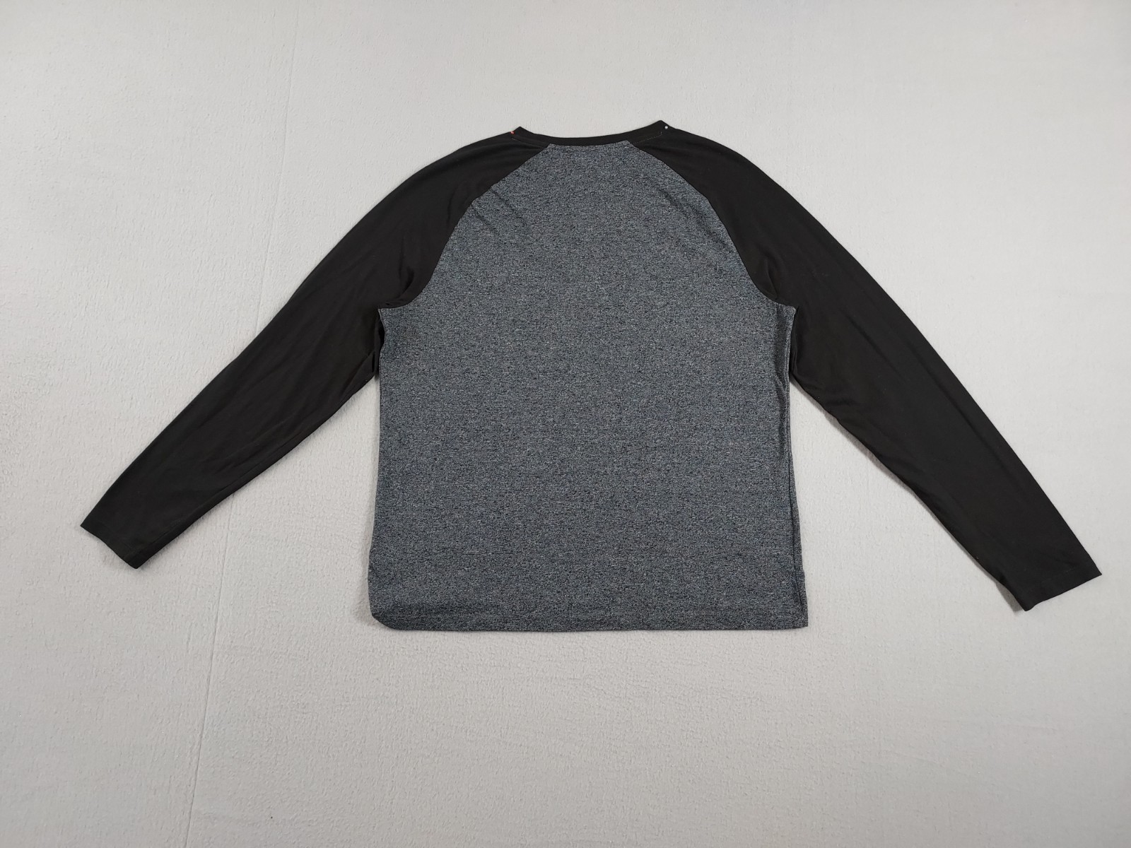Old Navy Men Athletic Top M Black Gray Crew Neck Long Raglan Sleeve Logo Active
