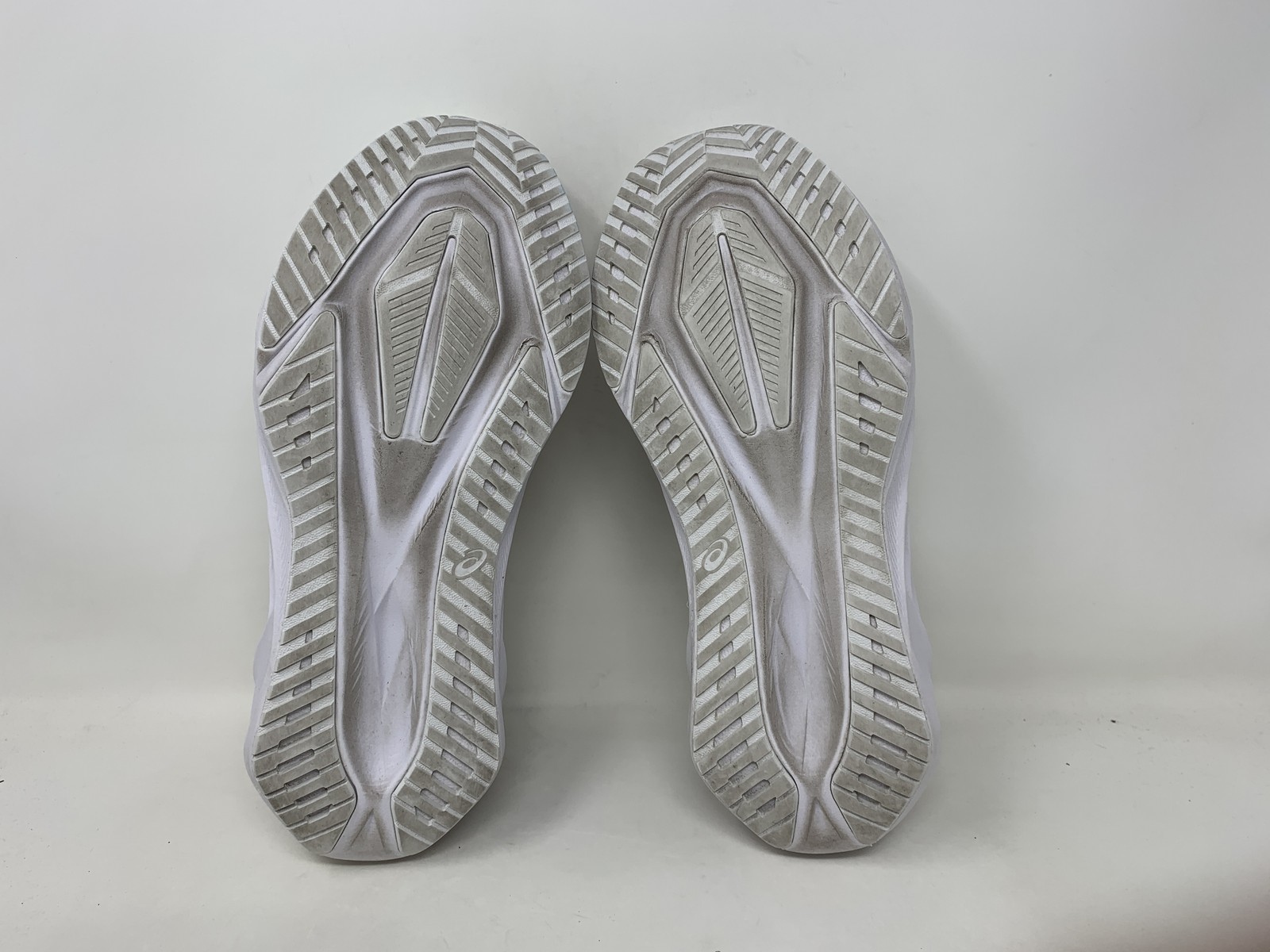 Women’s Asics Novablast 5, White/Piedmont Grey, 9 B Medium US