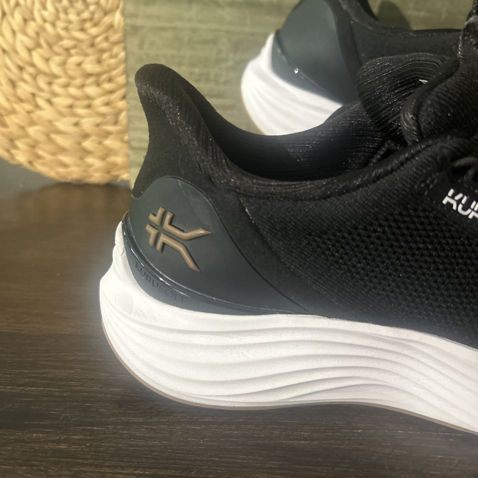 Kuru Atom 2 Womens Size 9 M Black Athletic Running Walking Sneakers Flawed