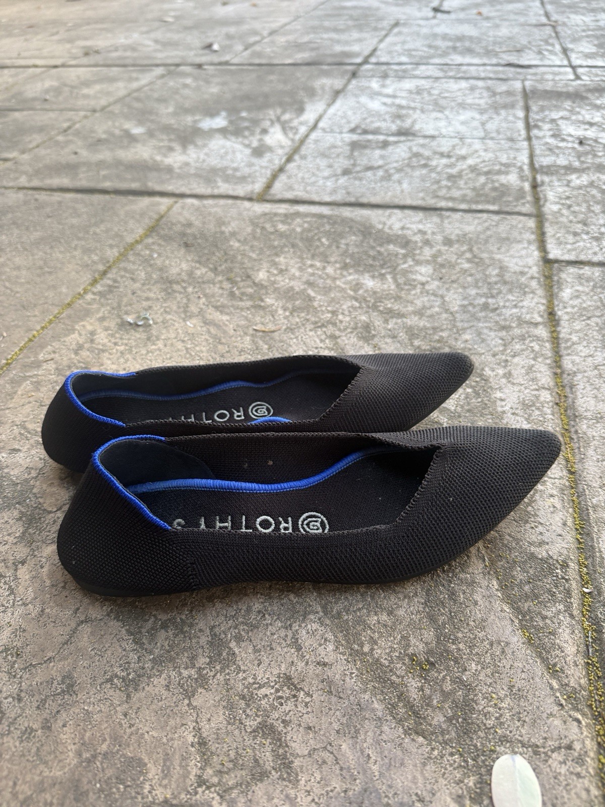 Rothy’s Women’s Size 8 Pointed Toe Knit Ballet Flats Black/Blue Trim