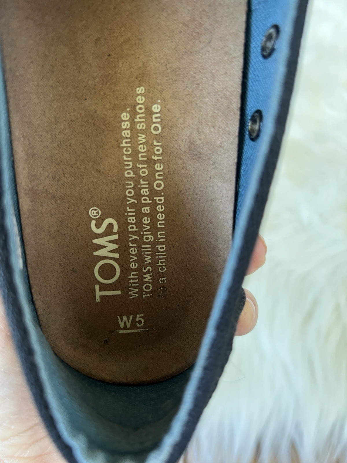 TOMS Black Canvas Slip-On Flats Round Toe Logo Accent Women’s US 5 EU 35.5