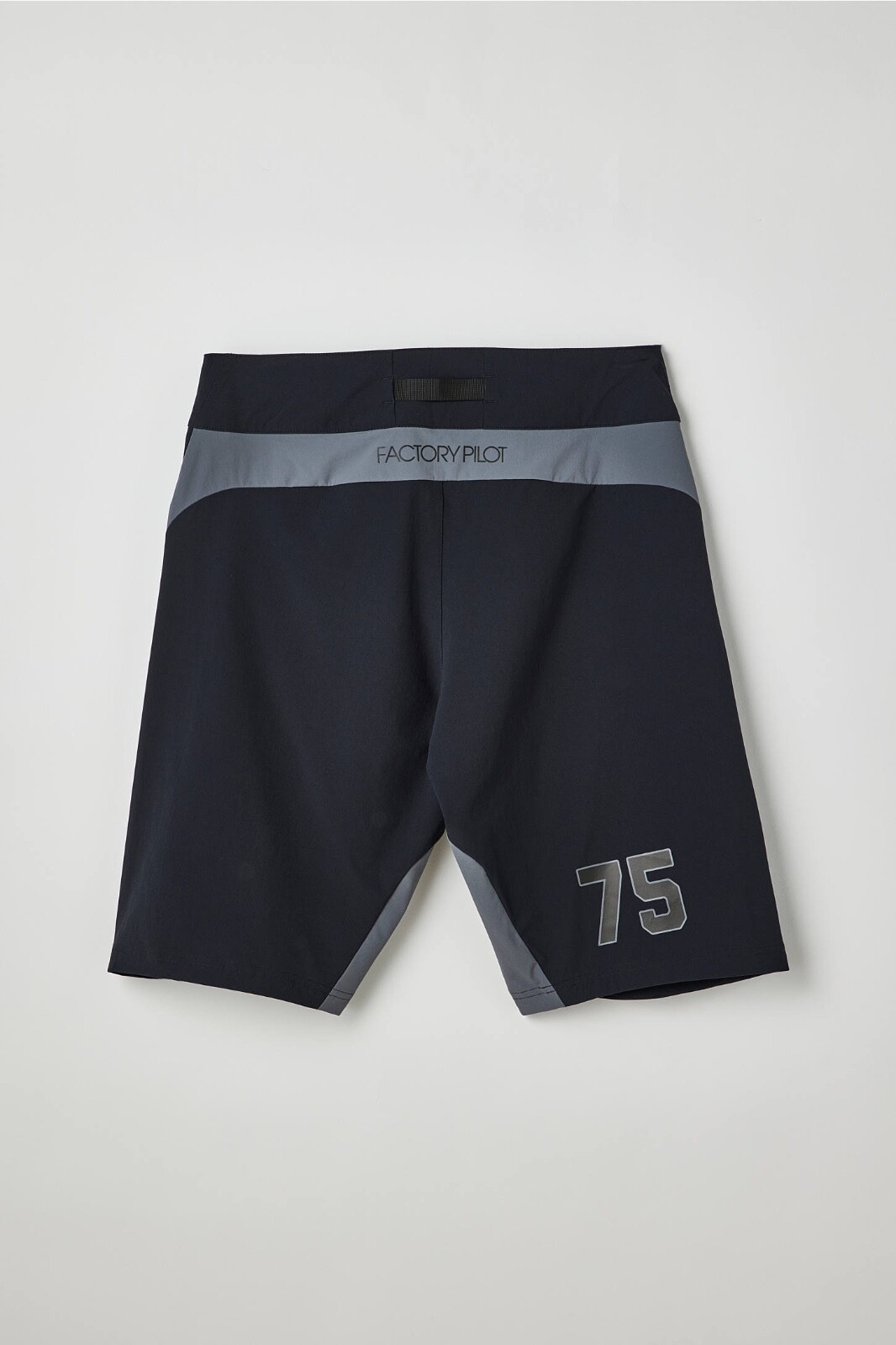 $100 Oakley Men’s Seeker 75 Shorts 11.5” – Black/Grey – Size 30 – New With Tags