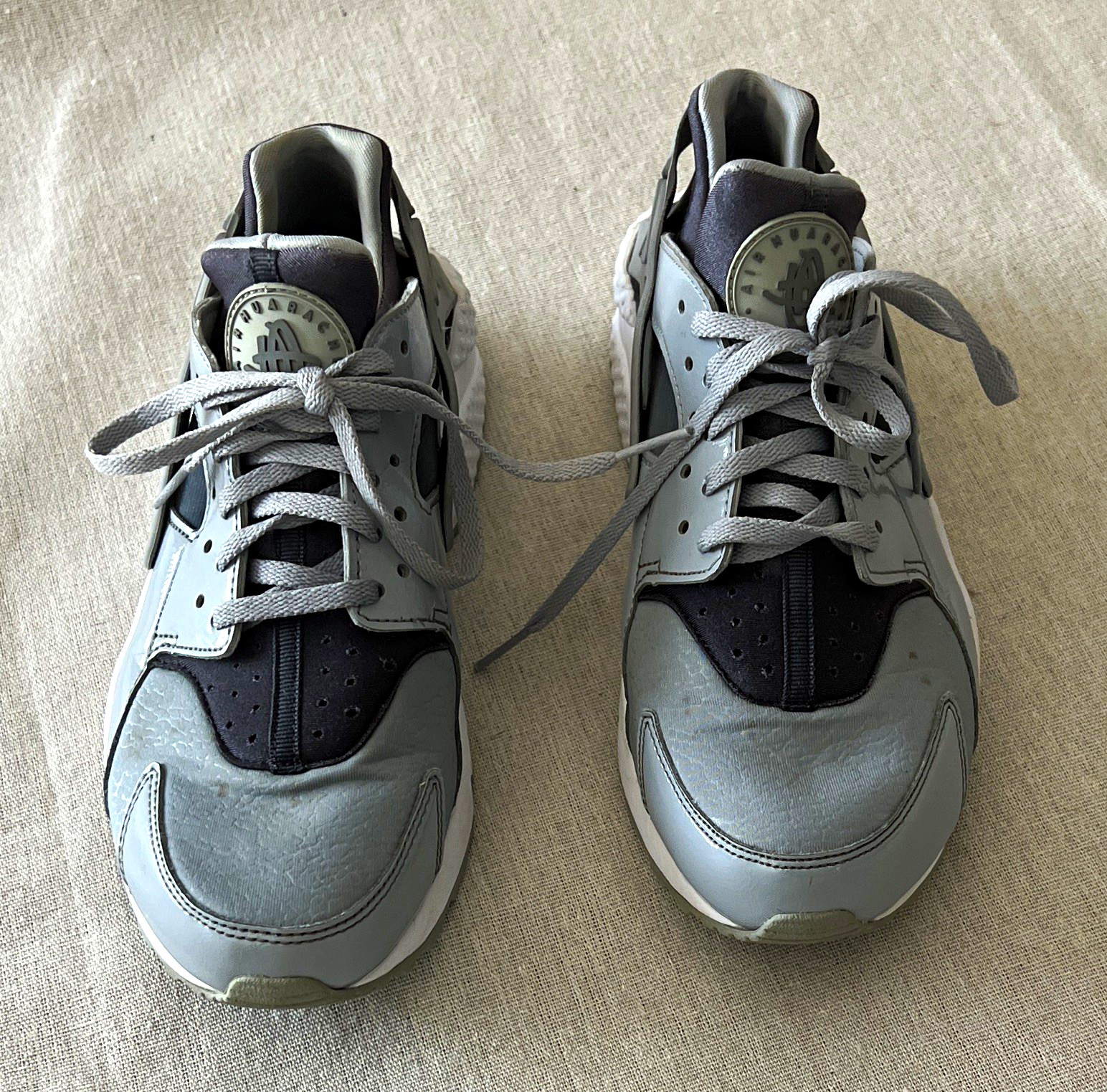 Nike Air Huarache Men’s Low Top Gray/Black/White Sneakers 634835-023
