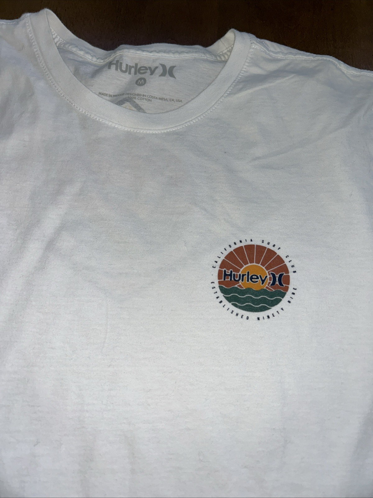 Hurley Men’s M Regular White Crew Neck Short Sleeve Logo Graphic T-Shirt (a)