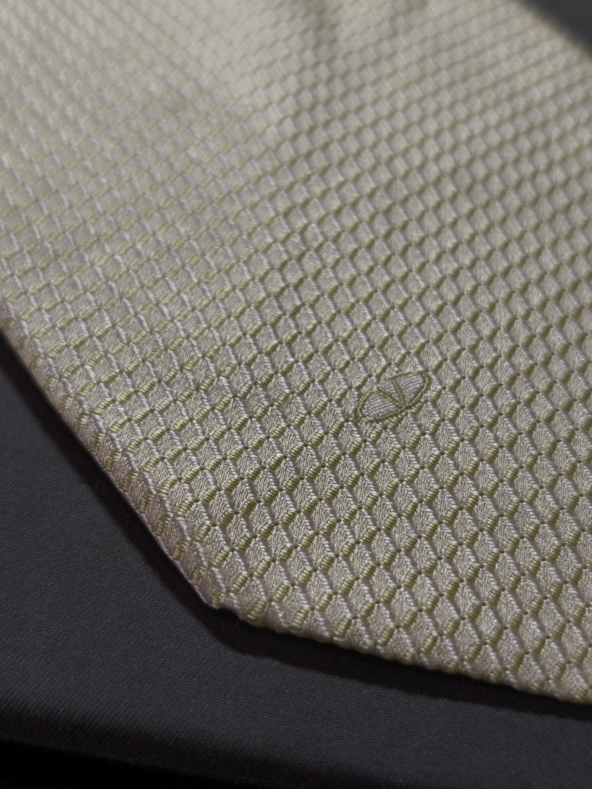 Valentino – Solid Yellow Honeycomb Silk Tie Made in Italy