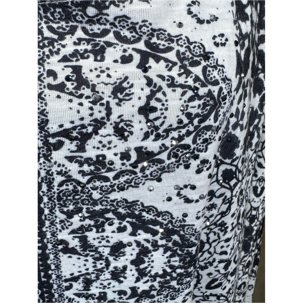 Avenue Black and White Floral Print Top