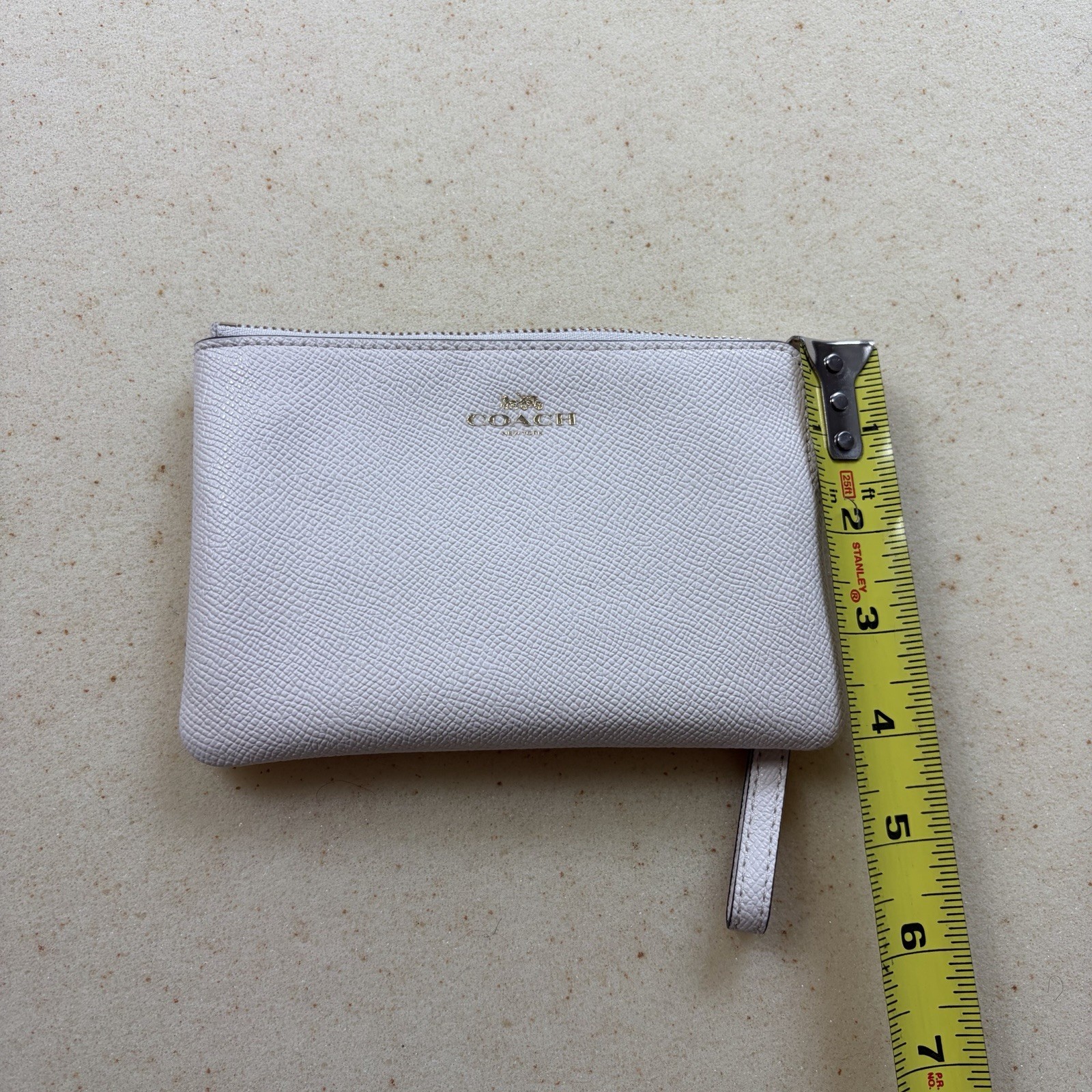Coach Corner Zip Leather Wristlet White 6×4 Inches