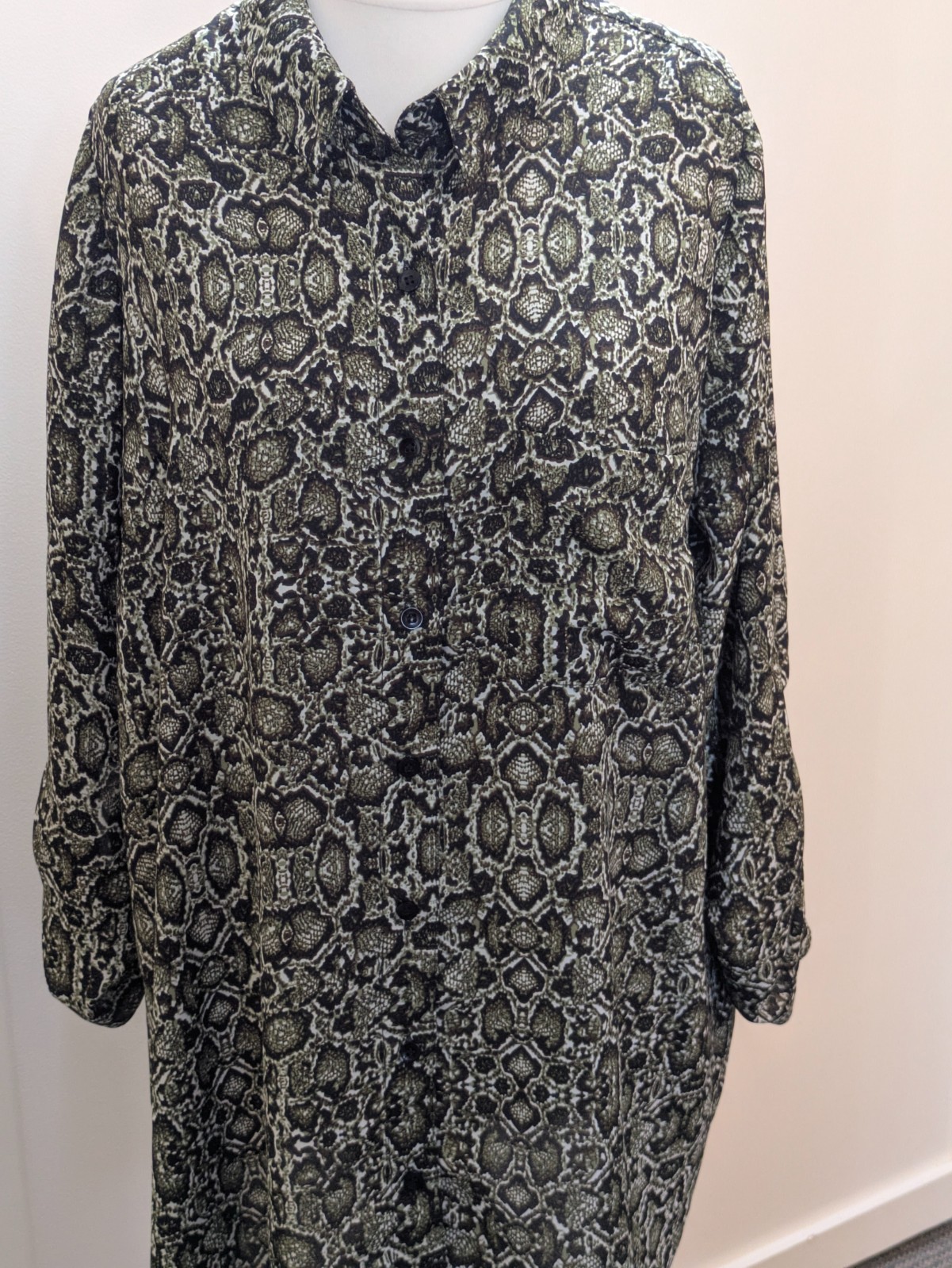 Yours Clothing Tunic/Top size 20 with sleeve tabs