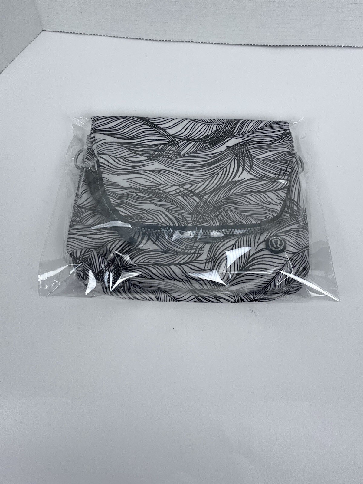 Lululemon Womens Party Om Bag in Black & White Sketchy Palms; Festival, Travel