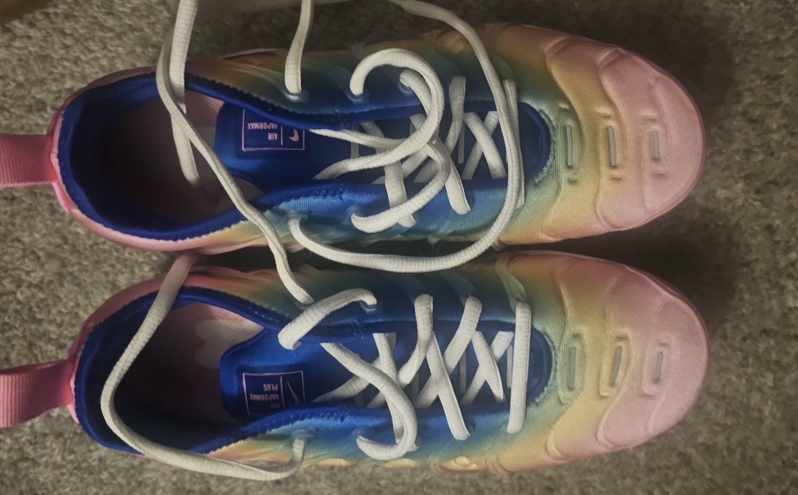 nike vapormax air size 6 pink, blue, and yellow